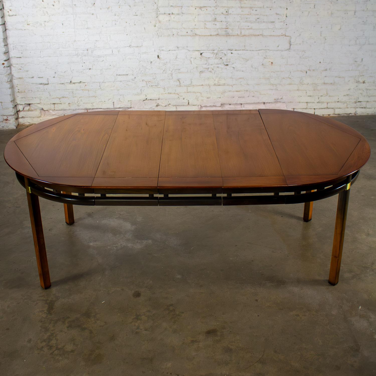 MCM Round to Oval Expanding Dining Table Attributed Hickory Tung Si Collection For Sale 6