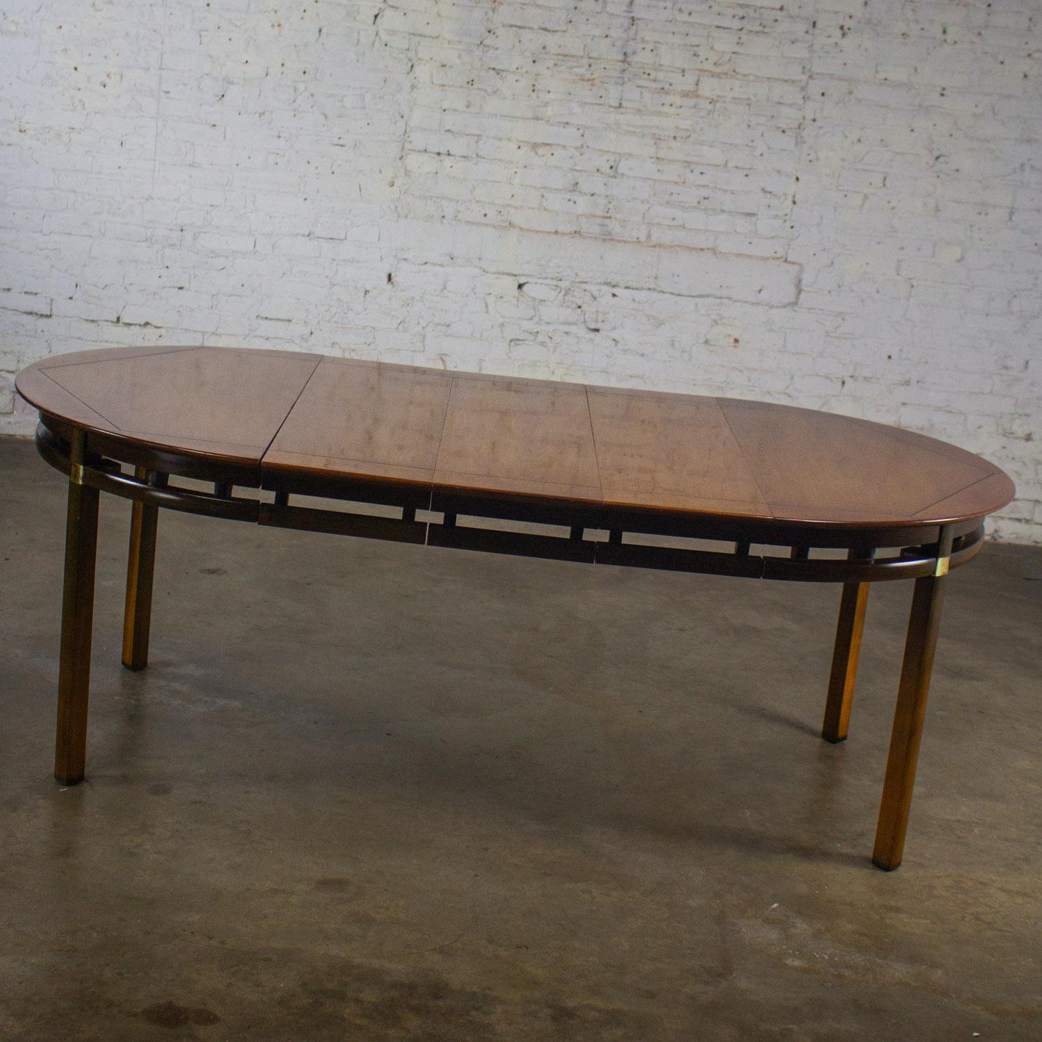 MCM Round to Oval Expanding Dining Table Attributed Hickory Tung Si Collection For Sale 7