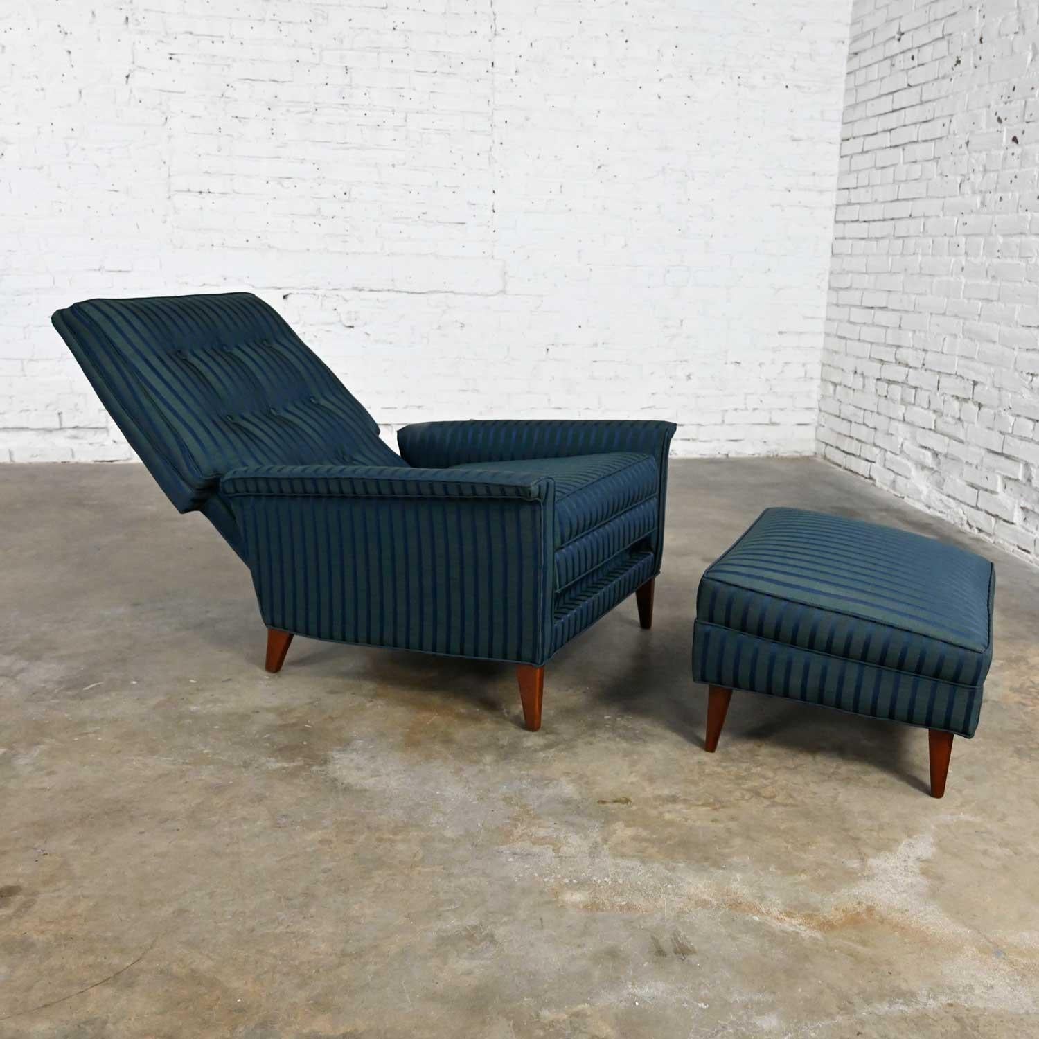 Fauteuil et pouf MCM Royal Blue & Blue Green attribués à Selig Monroe Chair en vente 1