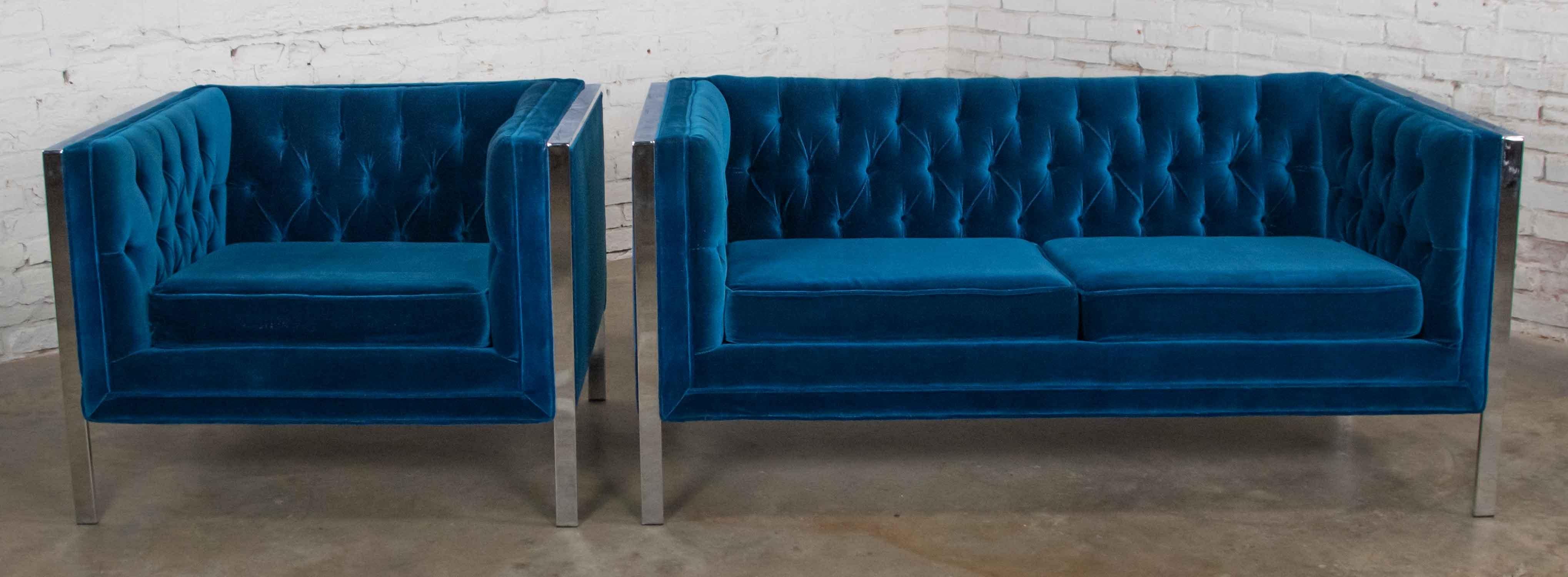 Fauteuil et chaise cubiques en velours bleu royal et chrome MCM d'après Milo Baughman en vente 3