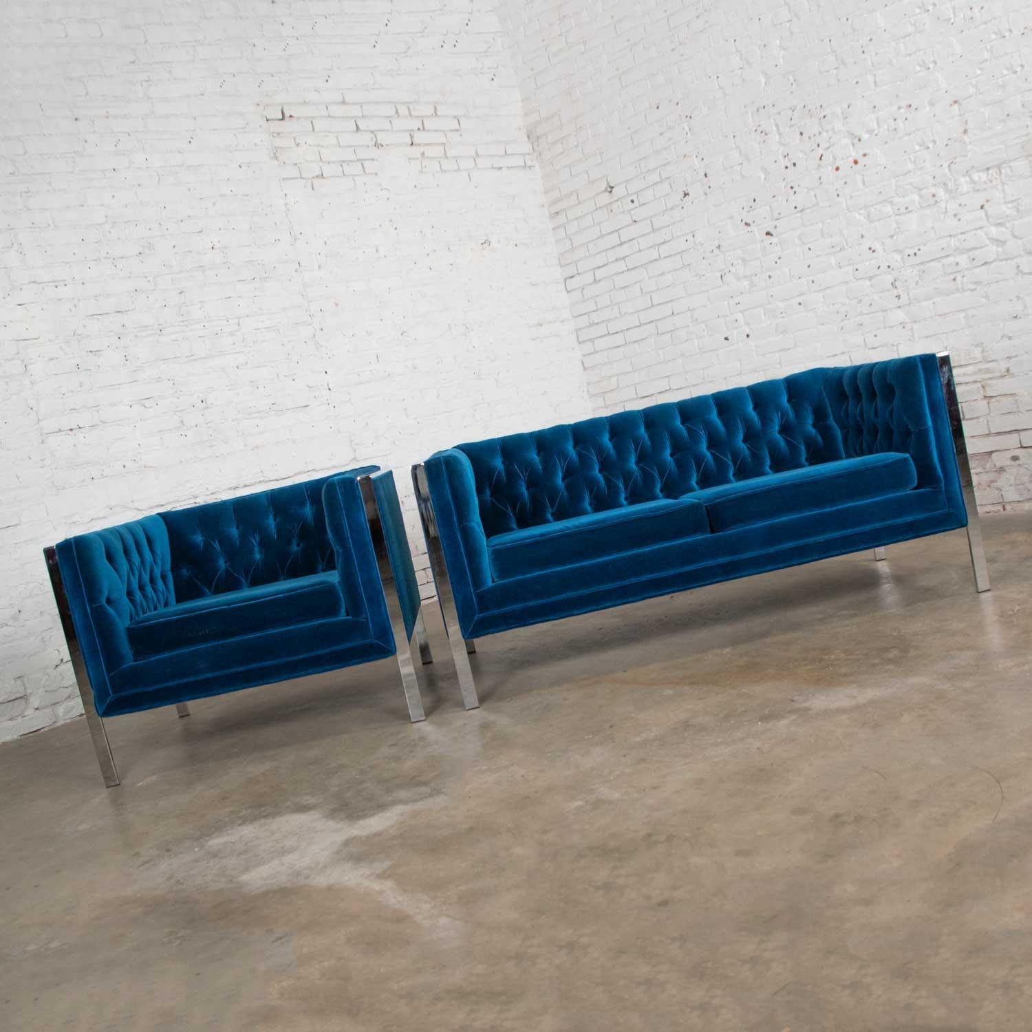 Américain Fauteuil et chaise cubiques en velours bleu royal et chrome MCM d'après Milo Baughman en vente