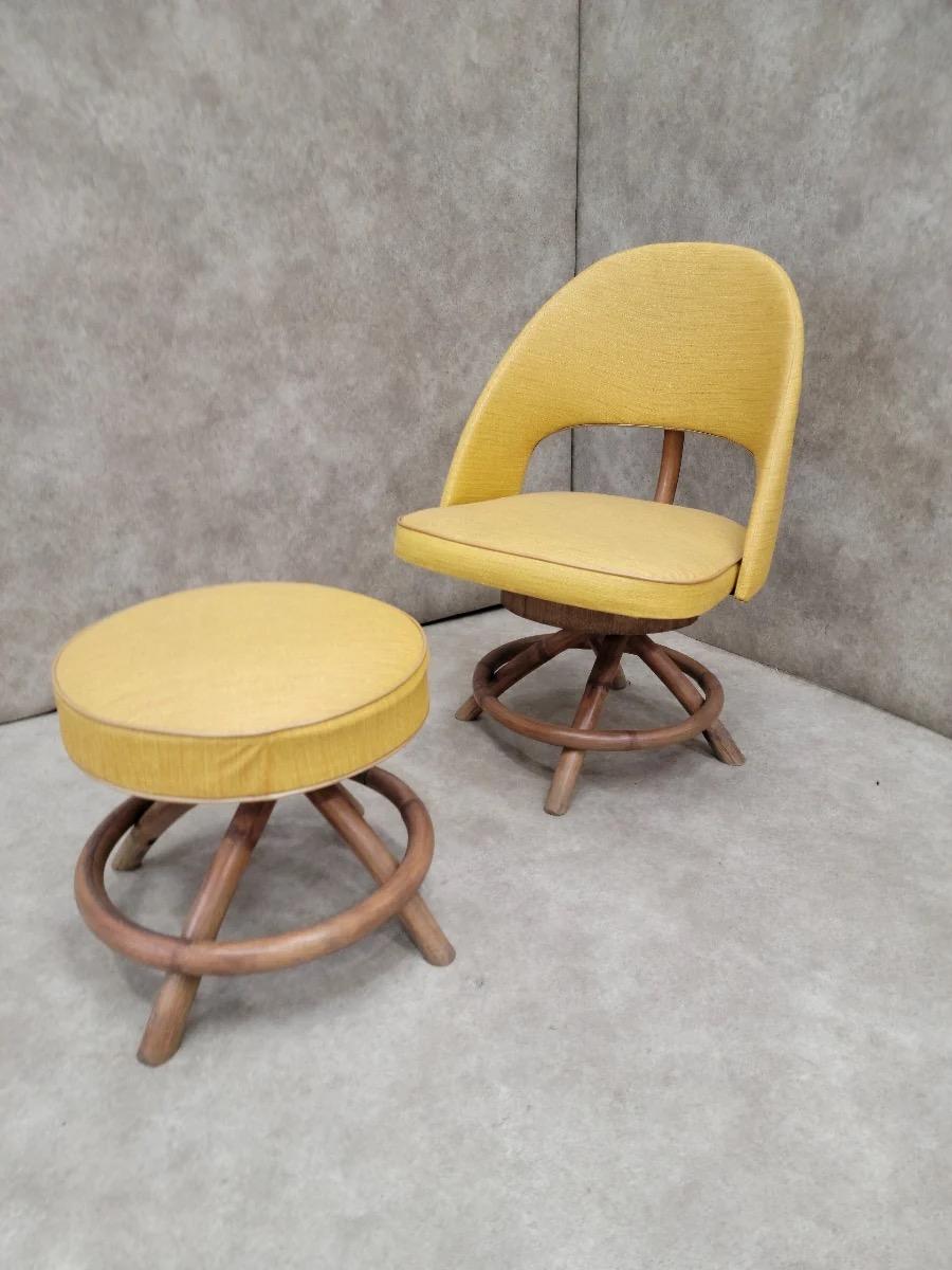 20ième siècle Ensemble 2 pièces - Chaise et ottoman pivotants en rotin de style Saarinen en vente