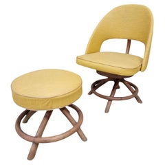 MCM Saarinen Stil Rattan-Stuhl mit drehbarem Untergestell und Ottomane - 2er-Set