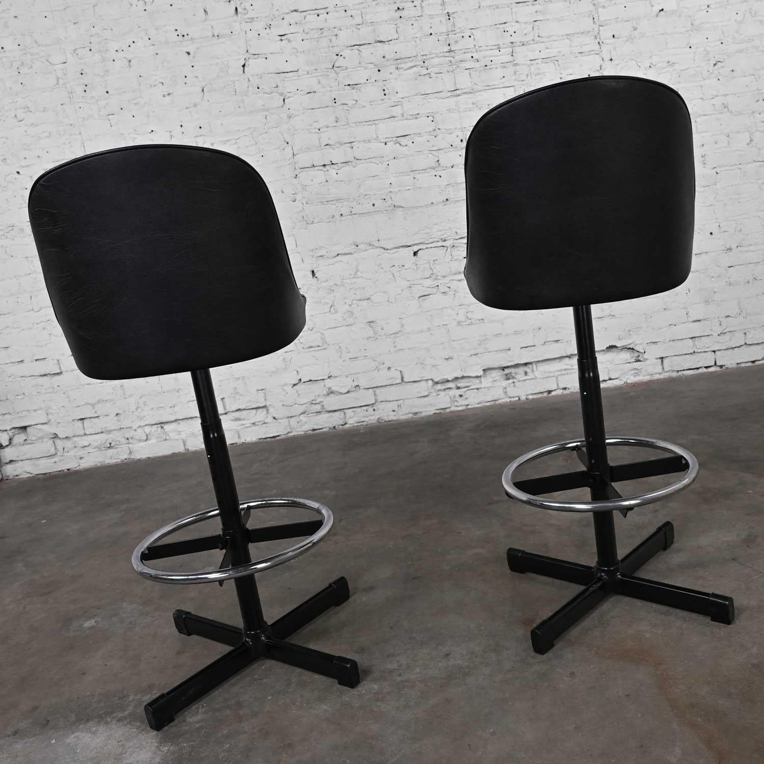 MCM Samsonite Black Vinyl Faux Leather & Chrome Bar or Counter Stools Adjustable In Good Condition In Topeka, KS
