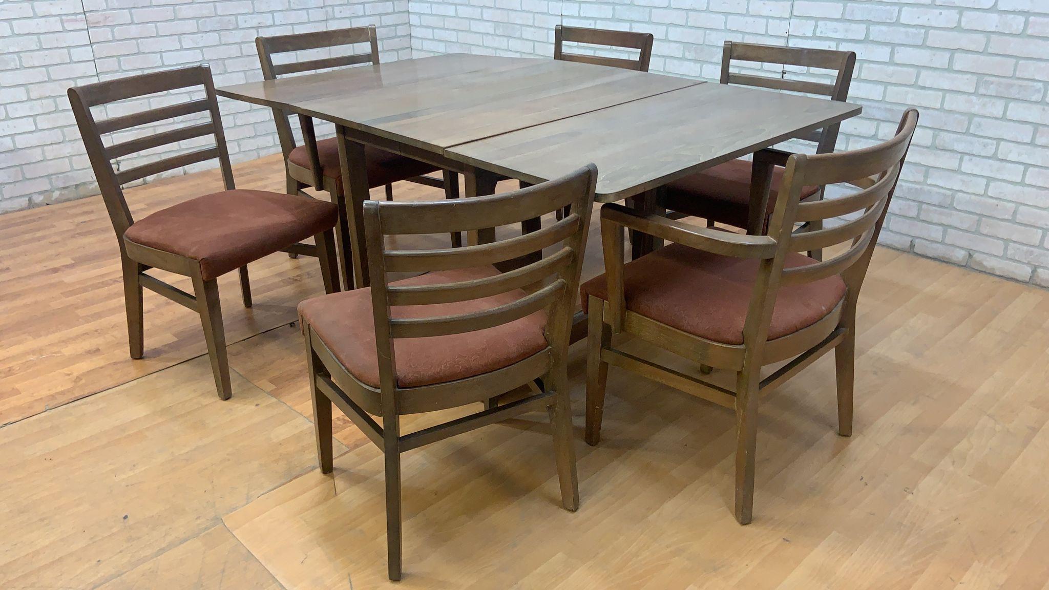 MCM Skandinavischer Esstisch aus Nussbaumholz im G-Plan-Stil mit Klappdeckel und 6 Esszimmerstühlen  (Handgeschnitzt) im Angebot