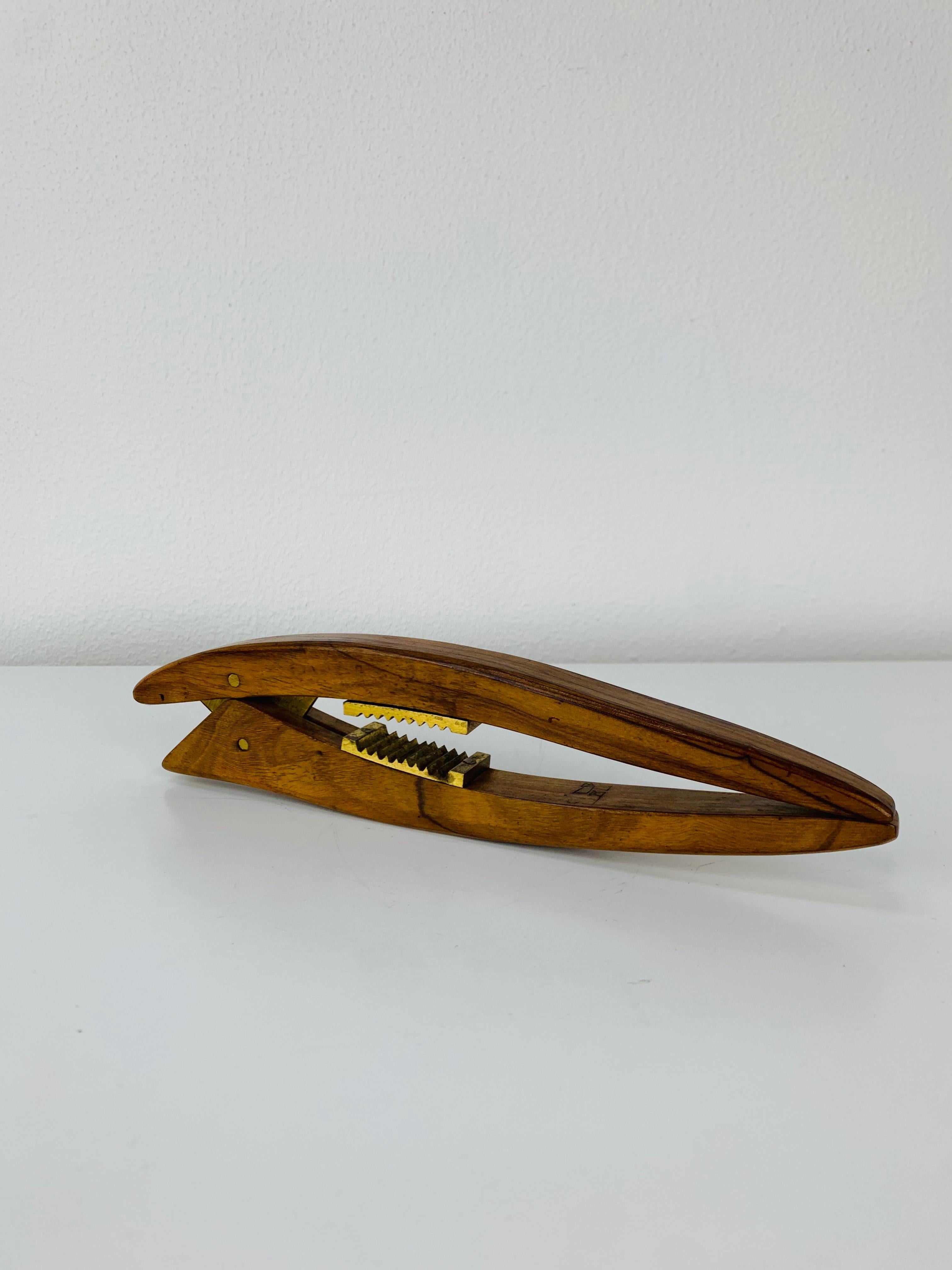 MCM Skandinavischer Nussknacker, Teakholz und Messing, 1960er Jahre (Skandinavische Moderne) im Angebot