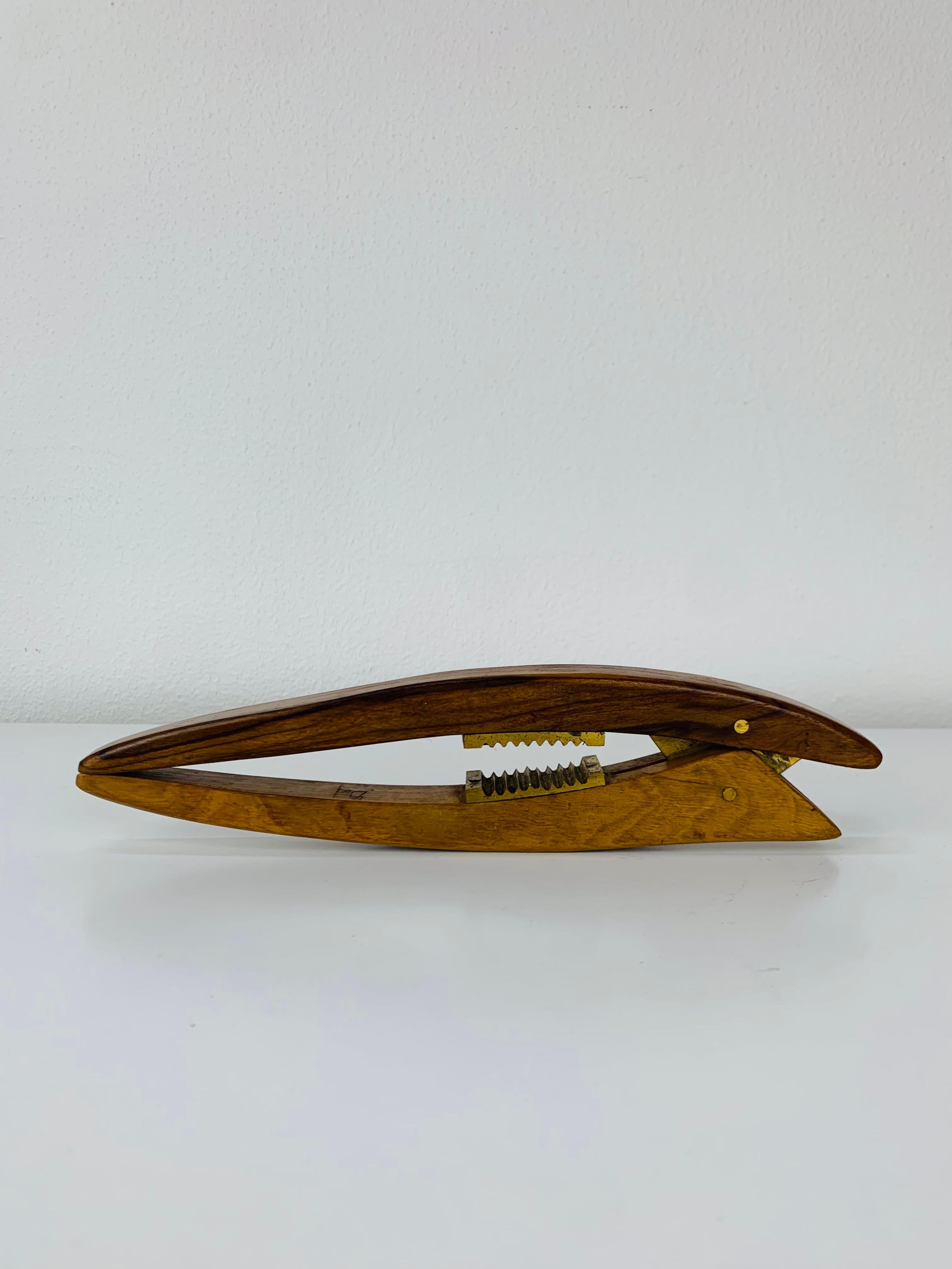 MCM Skandinavischer Nussknacker, Teakholz und Messing, 1960er Jahre (Dänisch) im Angebot