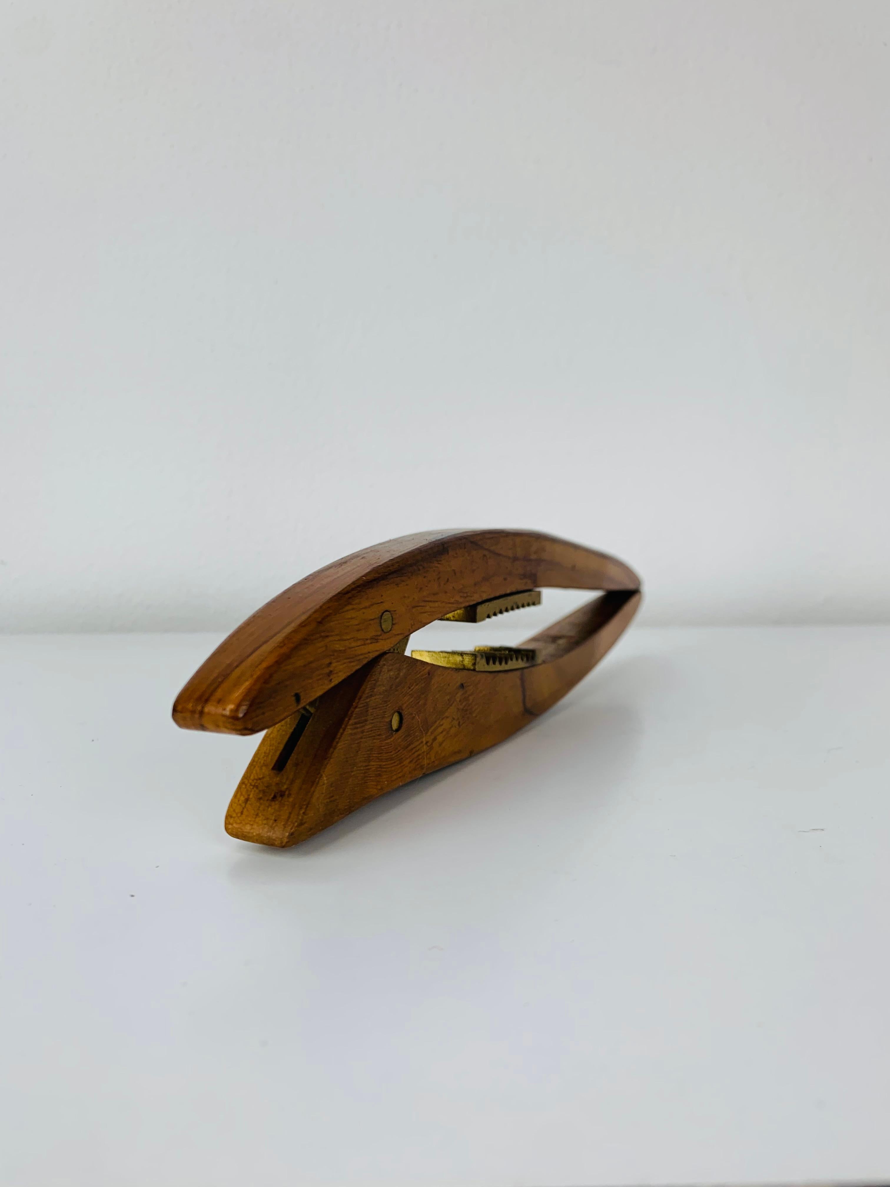 MCM Skandinavischer Nussknacker, Teakholz und Messing, 1960er Jahre (Holz) im Angebot