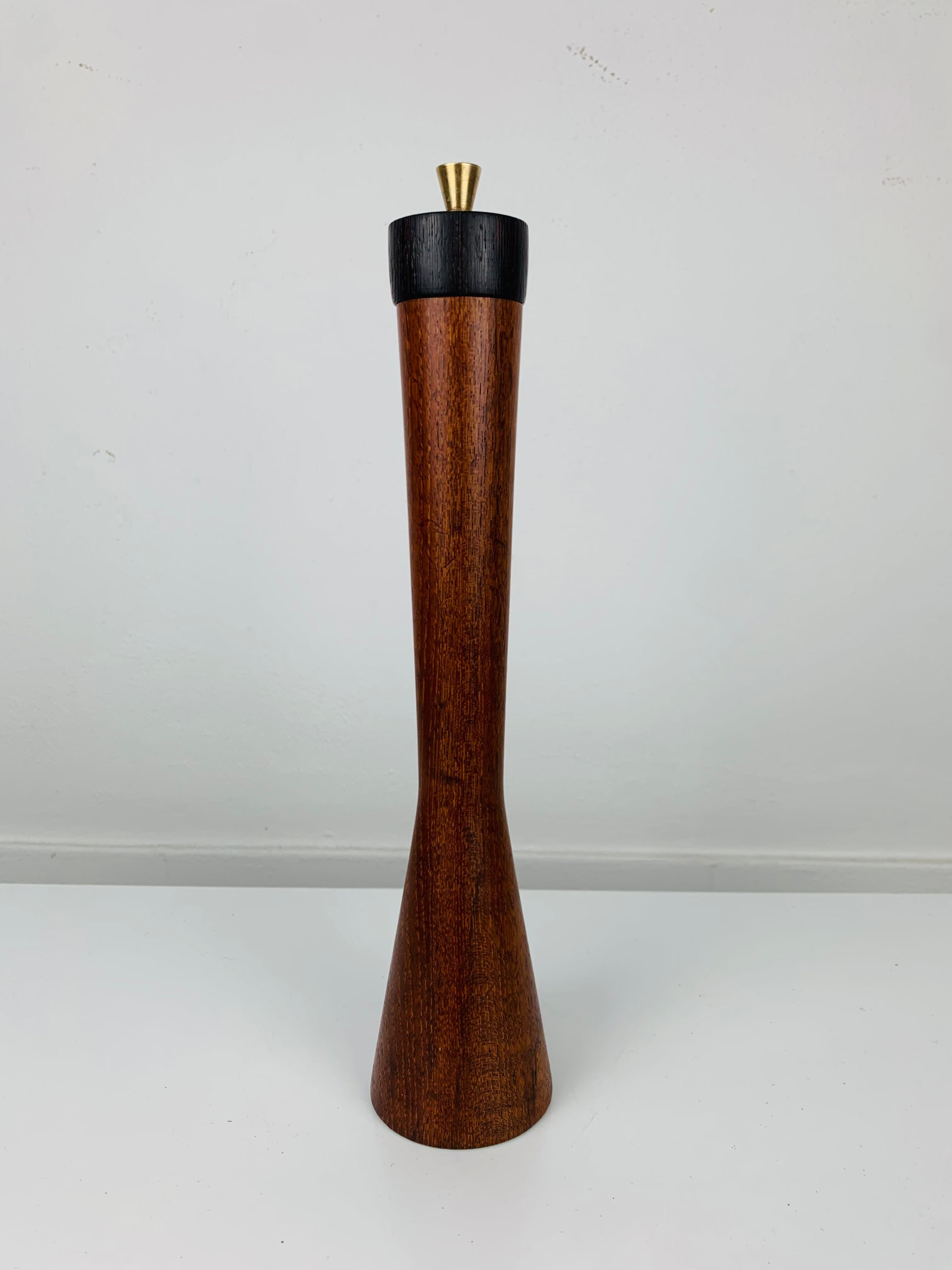 Moulin à poivre en teck de style scandinave MCM par Ole Hansen pour P. Broste Danemark Bon état - En vente à BELFORT, FR