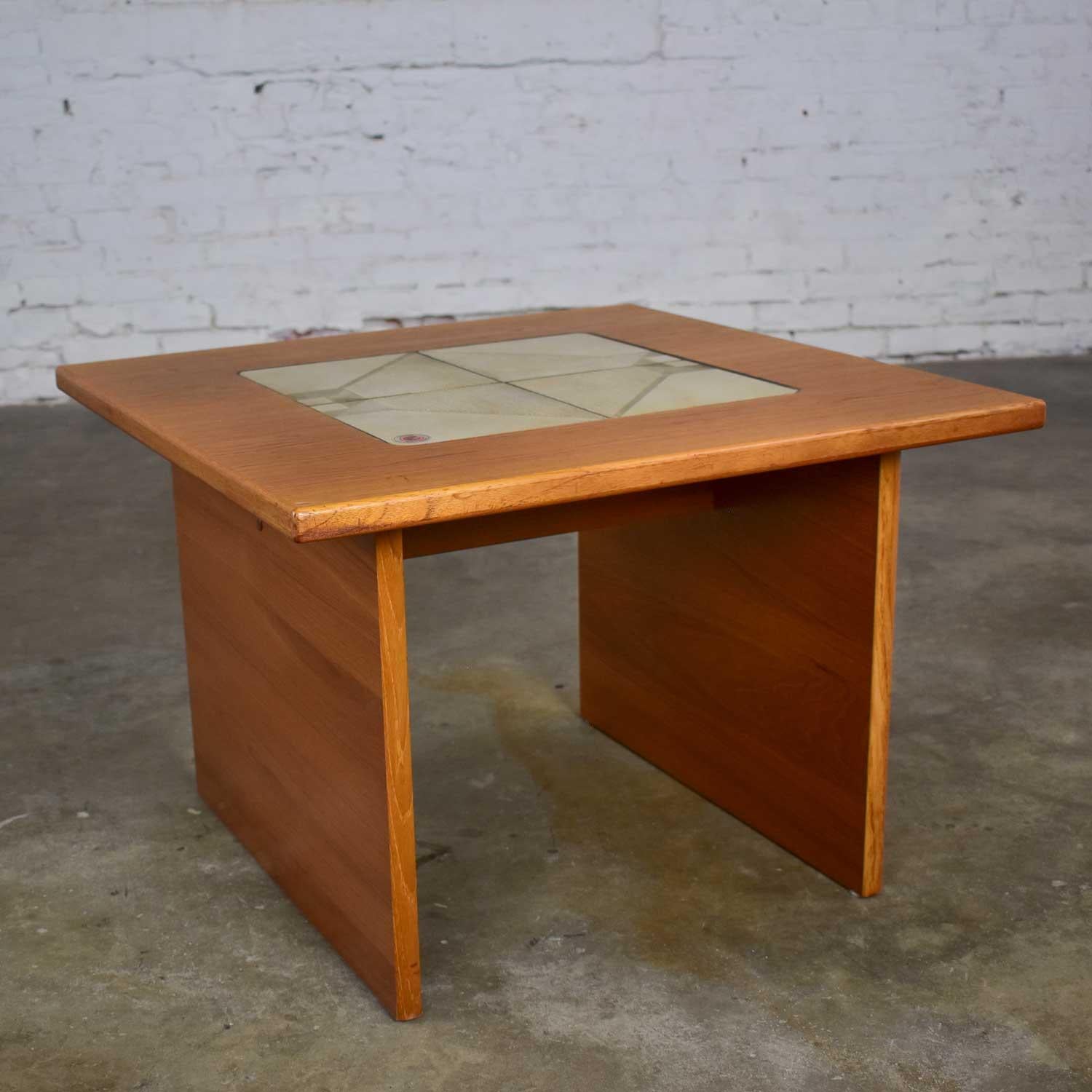 MCM Skandinavischer Beistelltisch aus Teakholz mit schönen Flieseneinsätzen von Gangso Mobler (Skandinavische Moderne) im Angebot