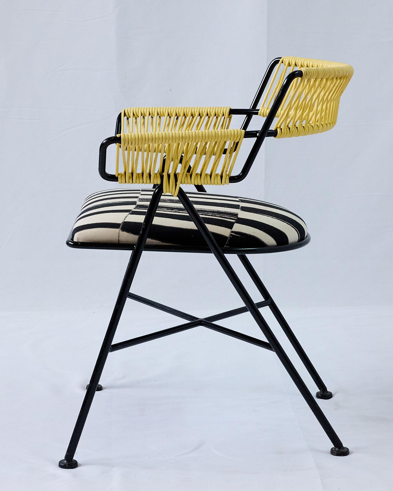 Mid-Century moderno Sedia scultorea in ferro battuto MCM con schienale e braccioli in corde in vendita