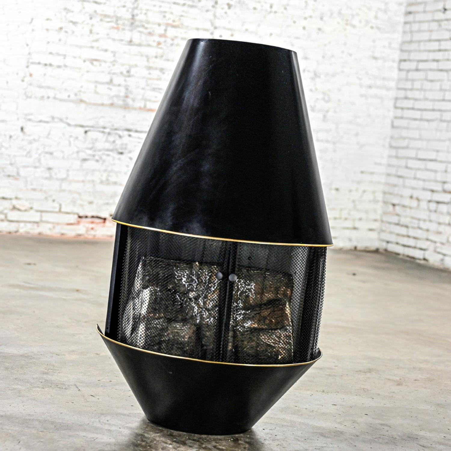 MCM Sears & Roebuck Electric Wall Fireplace Model 41152 Black & Brass Plate Trim In Good Condition In Topeka, KS