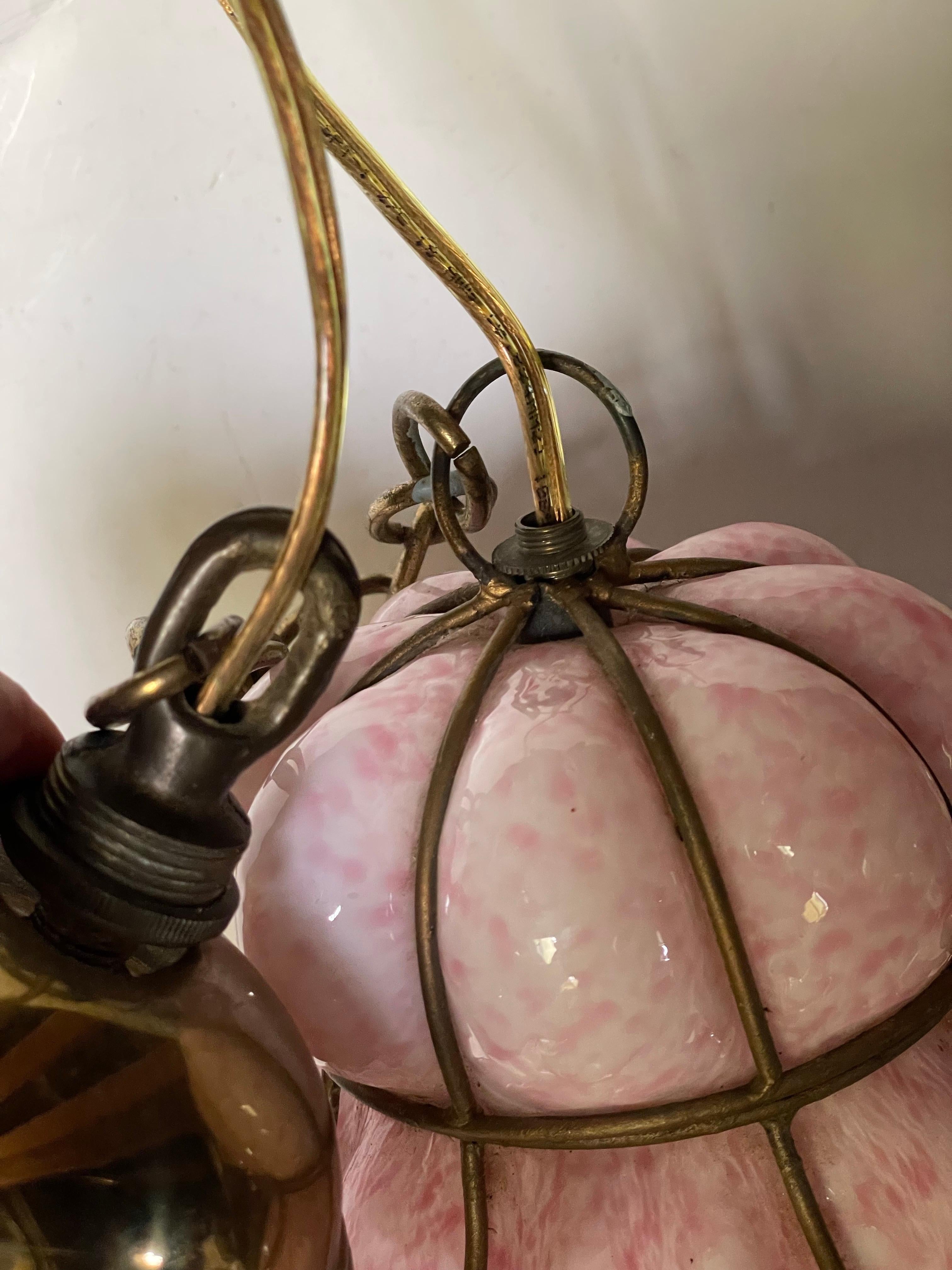 MCM Seguso - Lanterna a sospensione in vetro rosa incamiciato di Murano in vendita 7