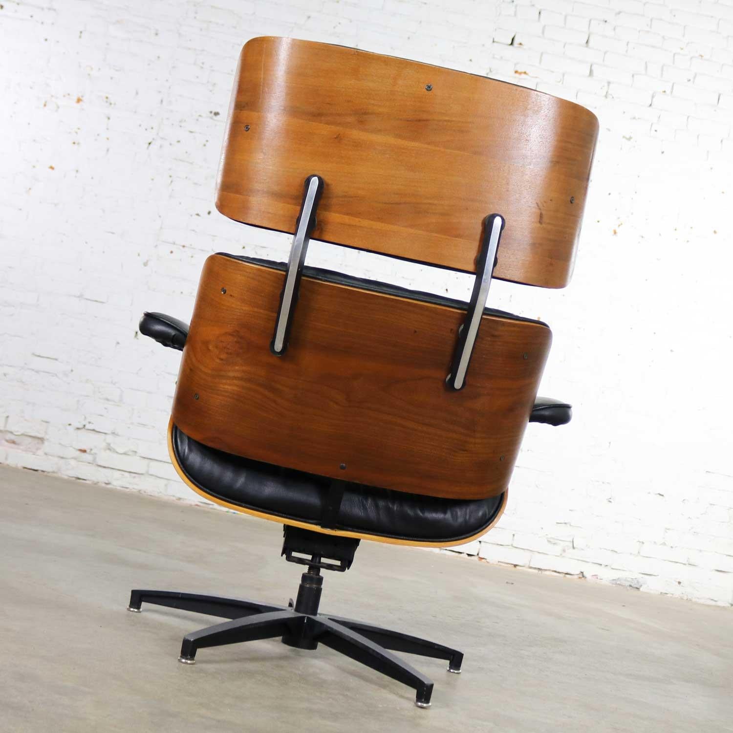 Mcm Selig Black Vinyl & Walnut Lounge Chair Style of Eames Herman Miller 1