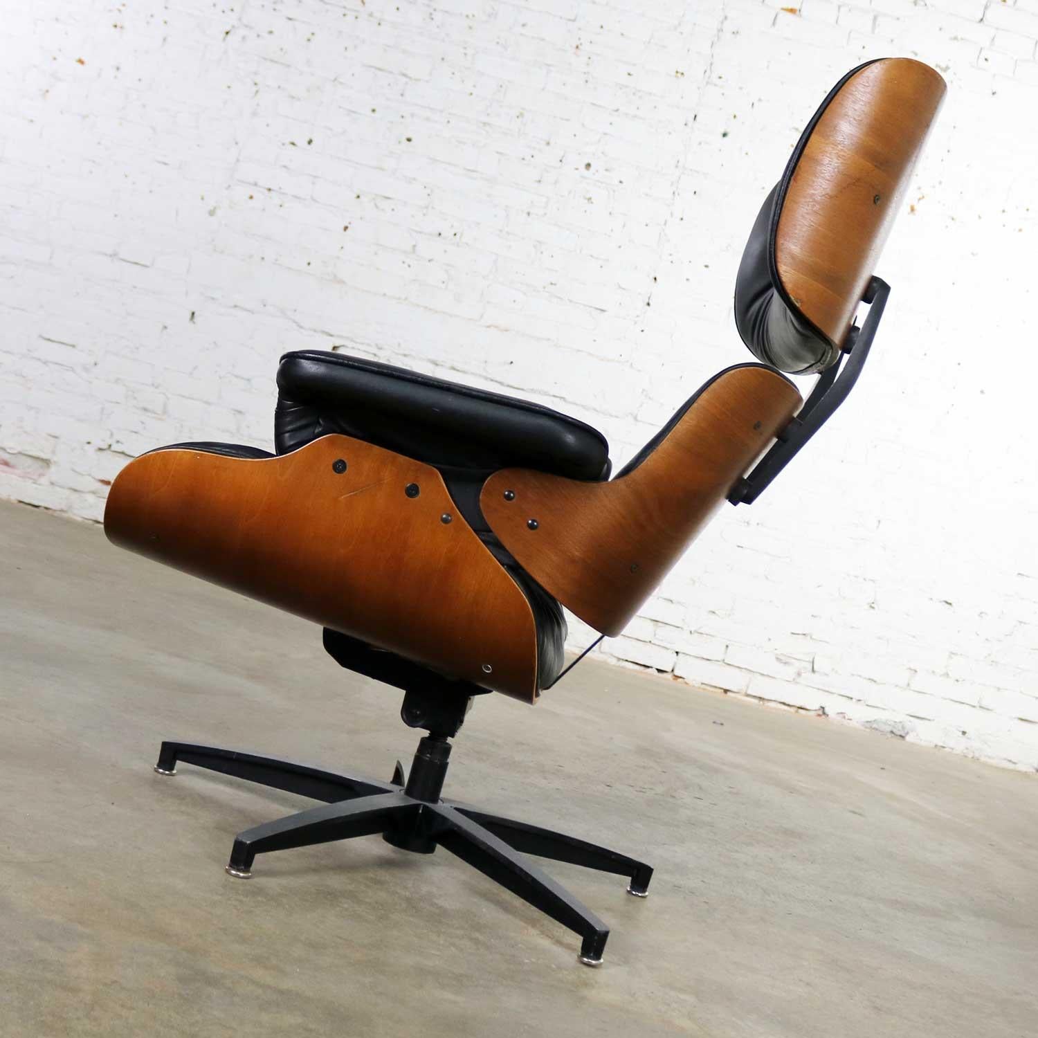 Mid-Century Modern Mcm Selig Black Vinyl & Walnut Lounge Chair Style of Eames Herman Miller