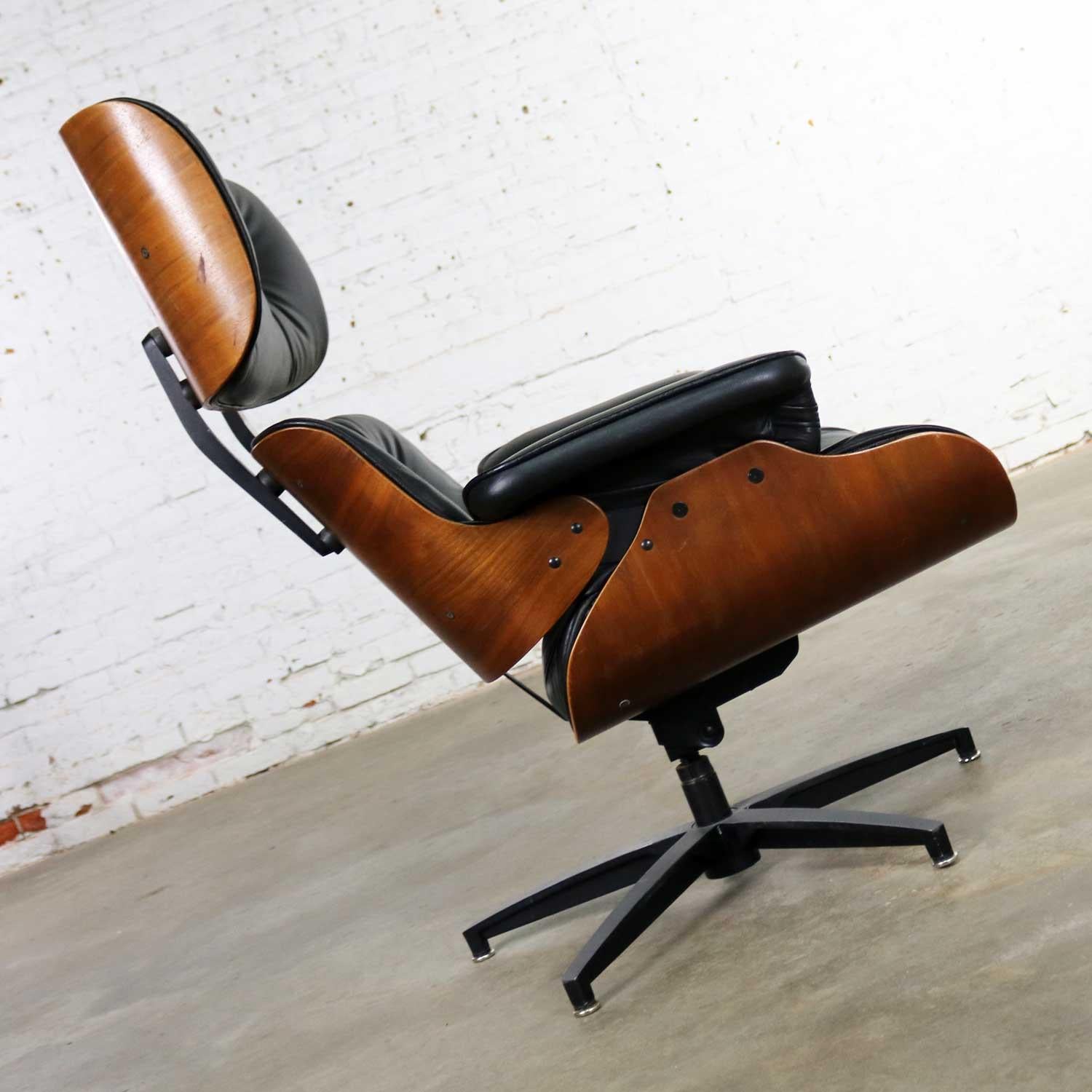 Aluminum Mcm Selig Black Vinyl & Walnut Lounge Chair Style of Eames Herman Miller