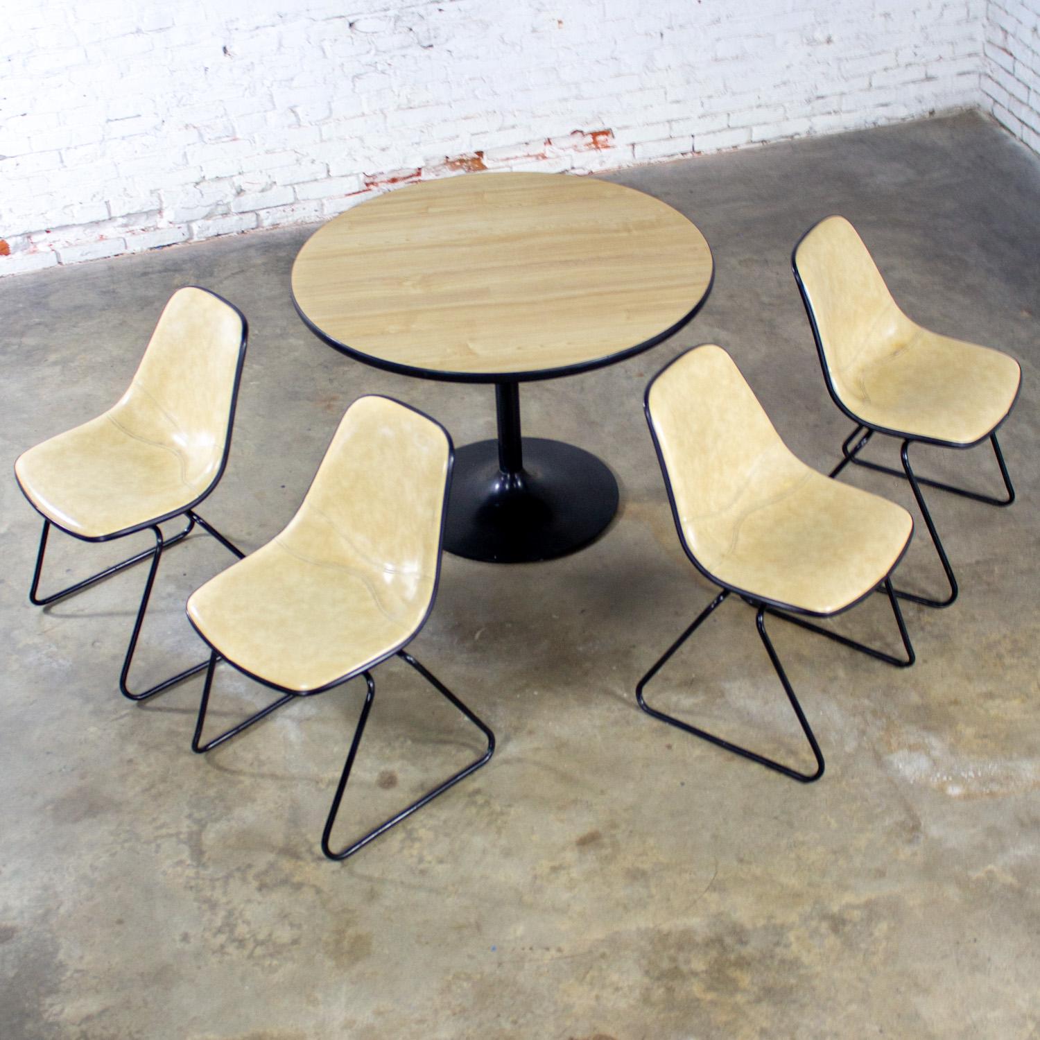 MCM Set 4 Krueger Chairs & Tulip Style Base Game or Dining Table Faux Wood Top For Sale 5