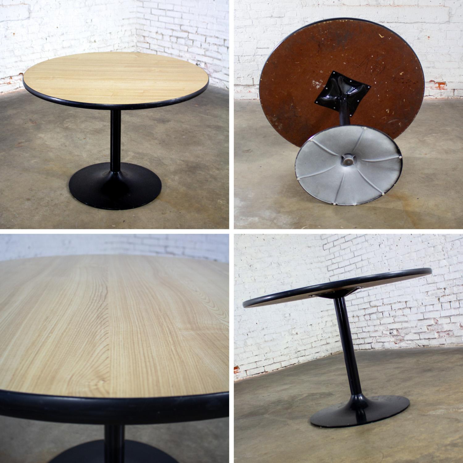 MCM Set 4 Krueger Chairs & Tulip Style Base Game or Dining Table Faux Wood Top For Sale 12