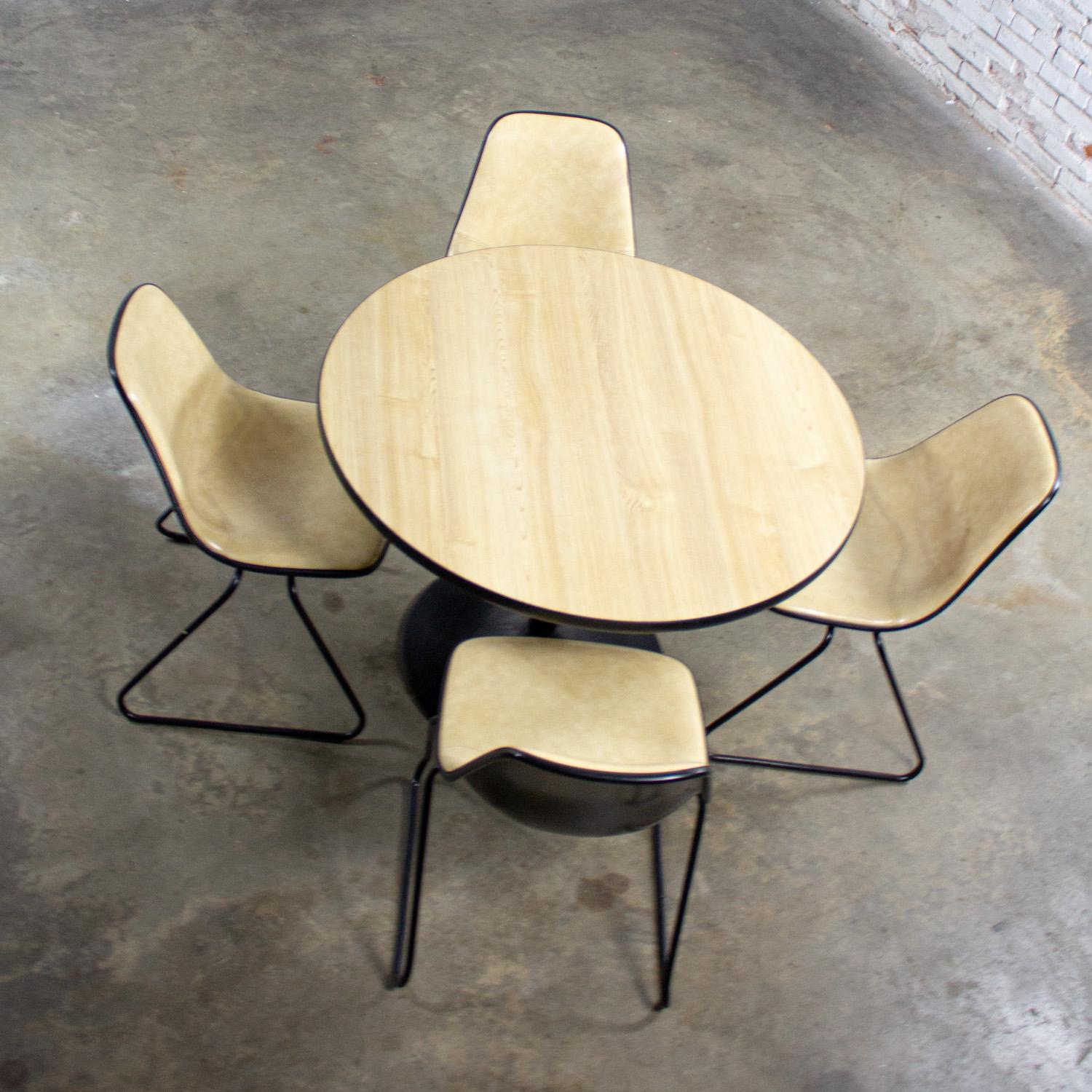 American MCM Set 4 Krueger Chairs & Tulip Style Base Game or Dining Table Faux Wood Top For Sale