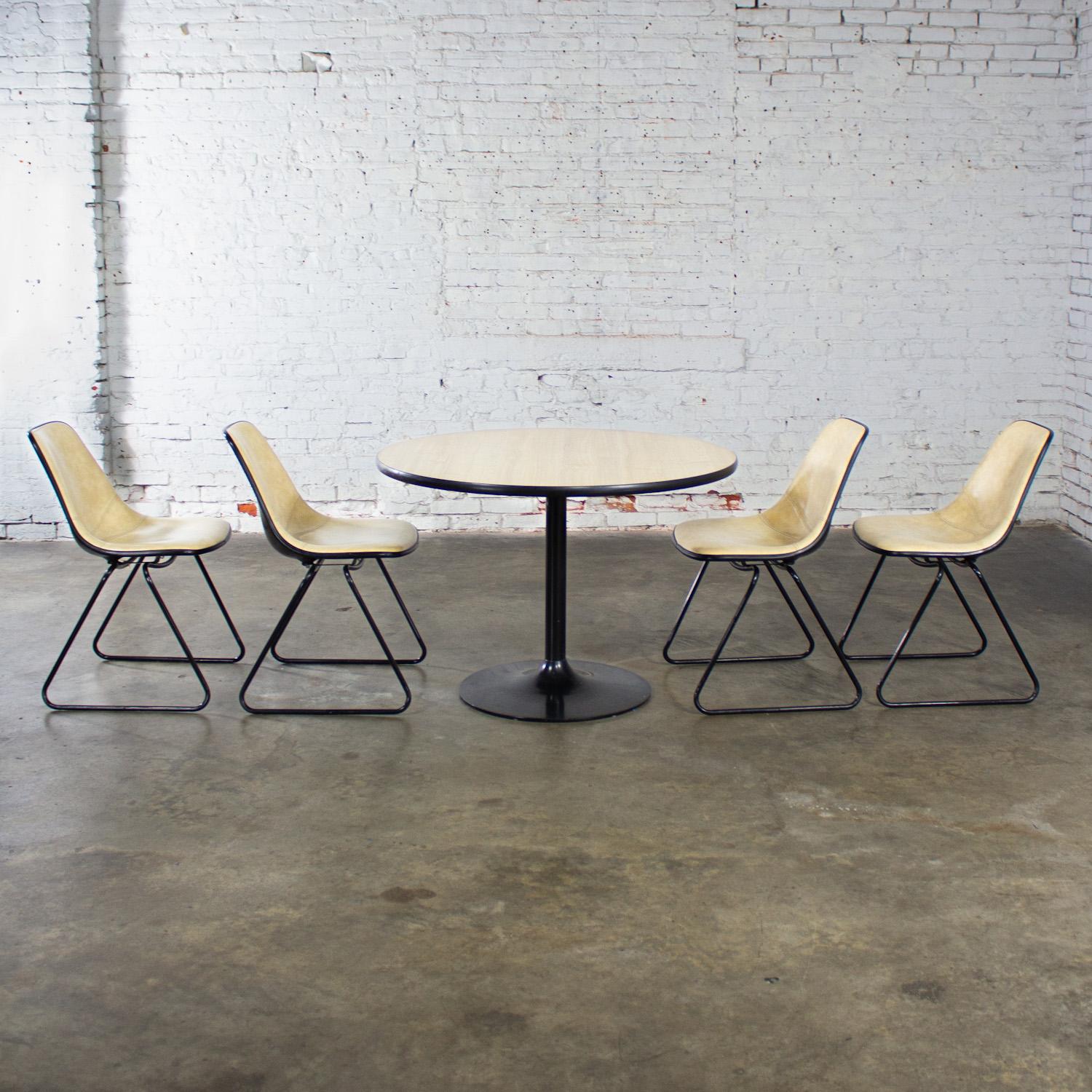 MCM Set 4 Krueger Chairs & Tulip Style Base Game or Dining Table Faux Wood Top For Sale 1