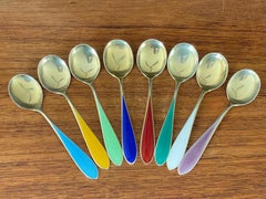 Juego de ocho cucharas MCM de plata de ley y esmalte de N.M. Thune