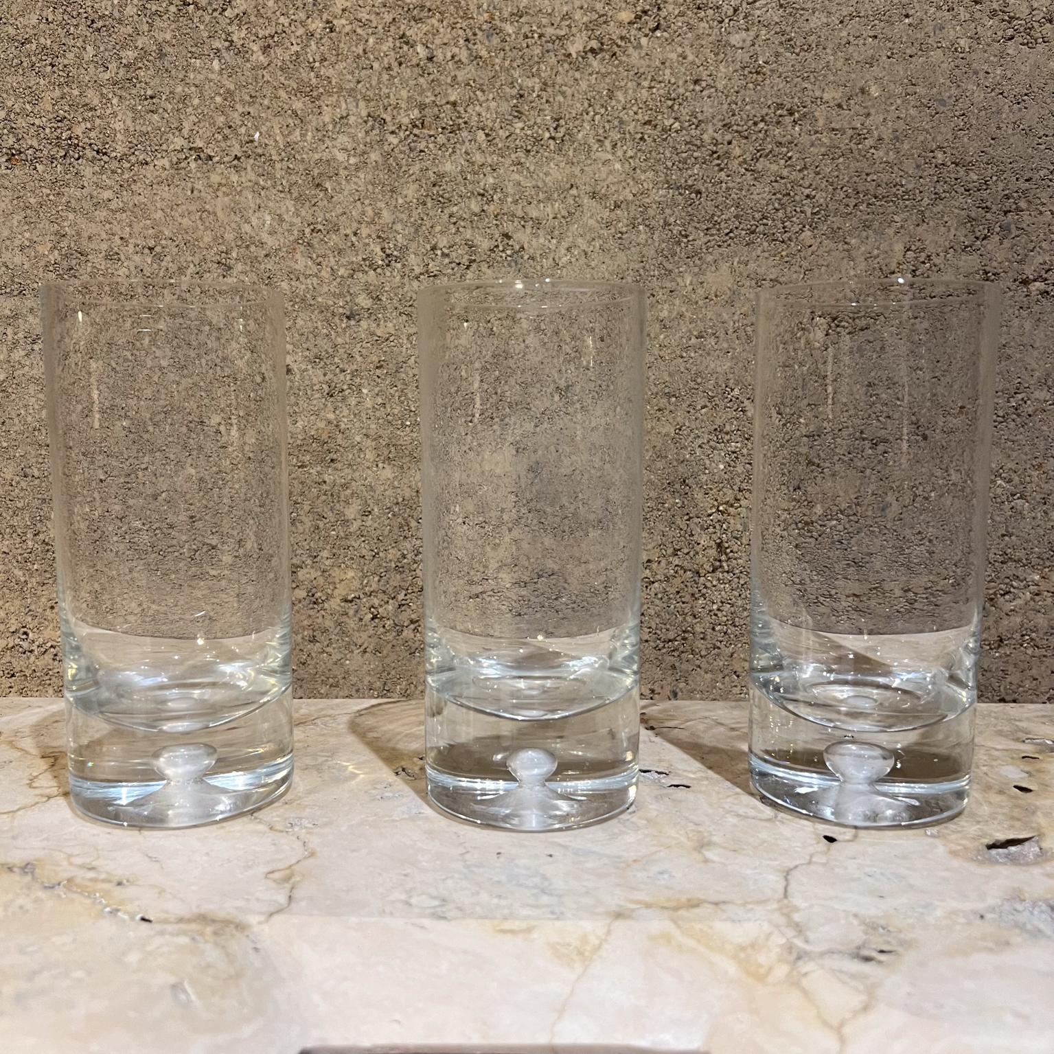 
MCM Glasses Barware Tumbler Highball Bottom Bubble design
 6.13 h x 2.75 diameter
Preowned vintage
Refer to images

