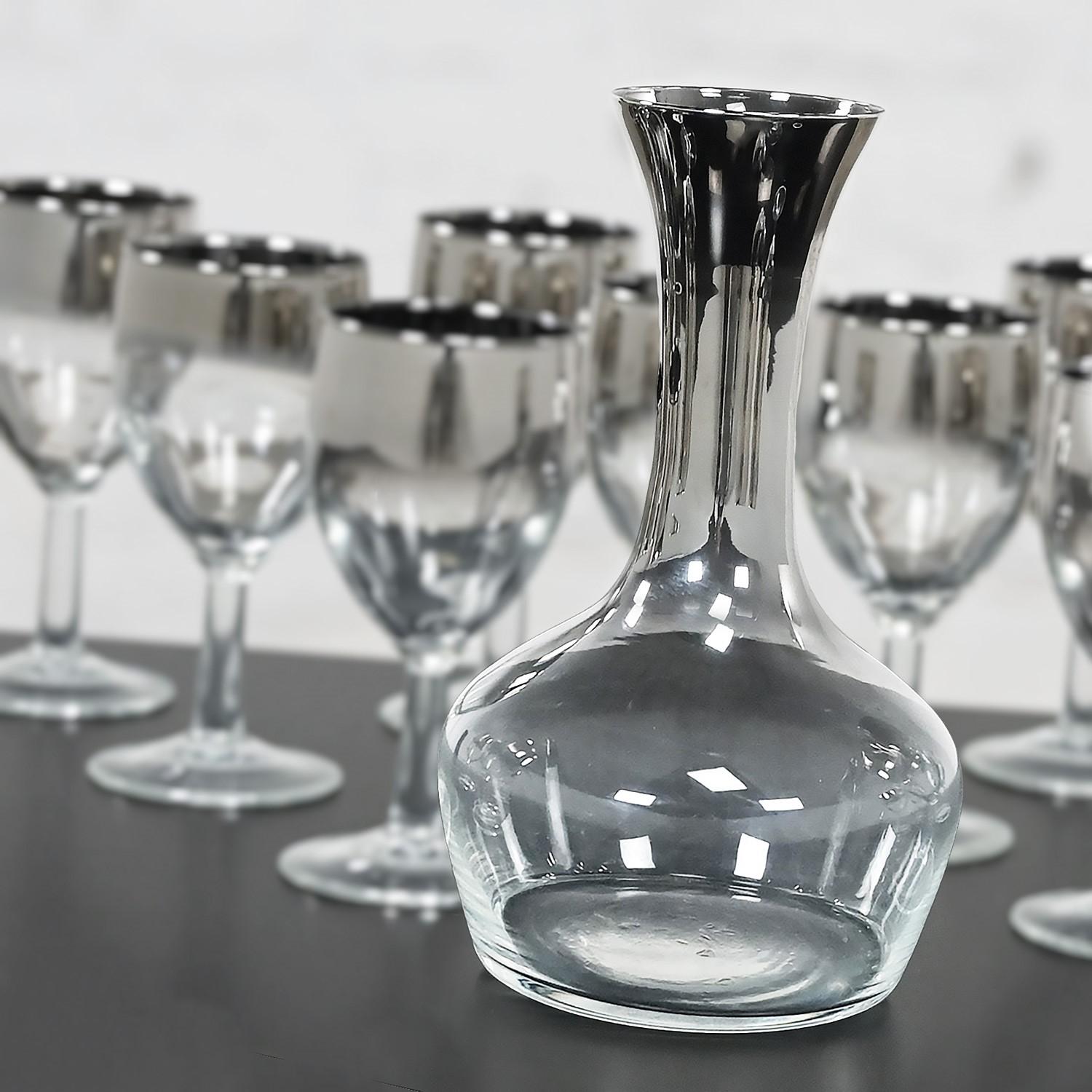 Stunning vintage mid-century modern beverage serving set of eight silver fade ombre French stem glasses and one carafe or decanter in the style of Dorothy Thorpe but unsigned. Beautiful condition, keeping in mind that this is vintage and not new so
