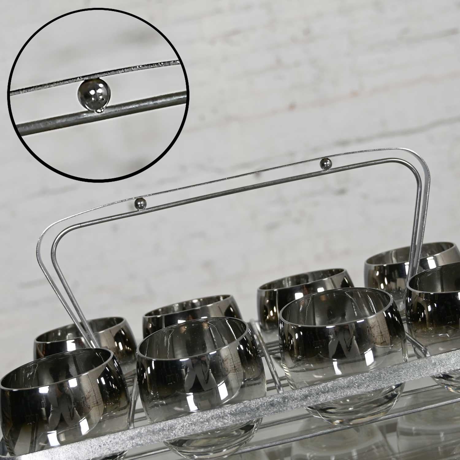 MCM Silver Fade Roly Poly Cocktail Glasses Set of 8 Chrome Carrier Style Thorpe In Good Condition For Sale In Topeka, KS