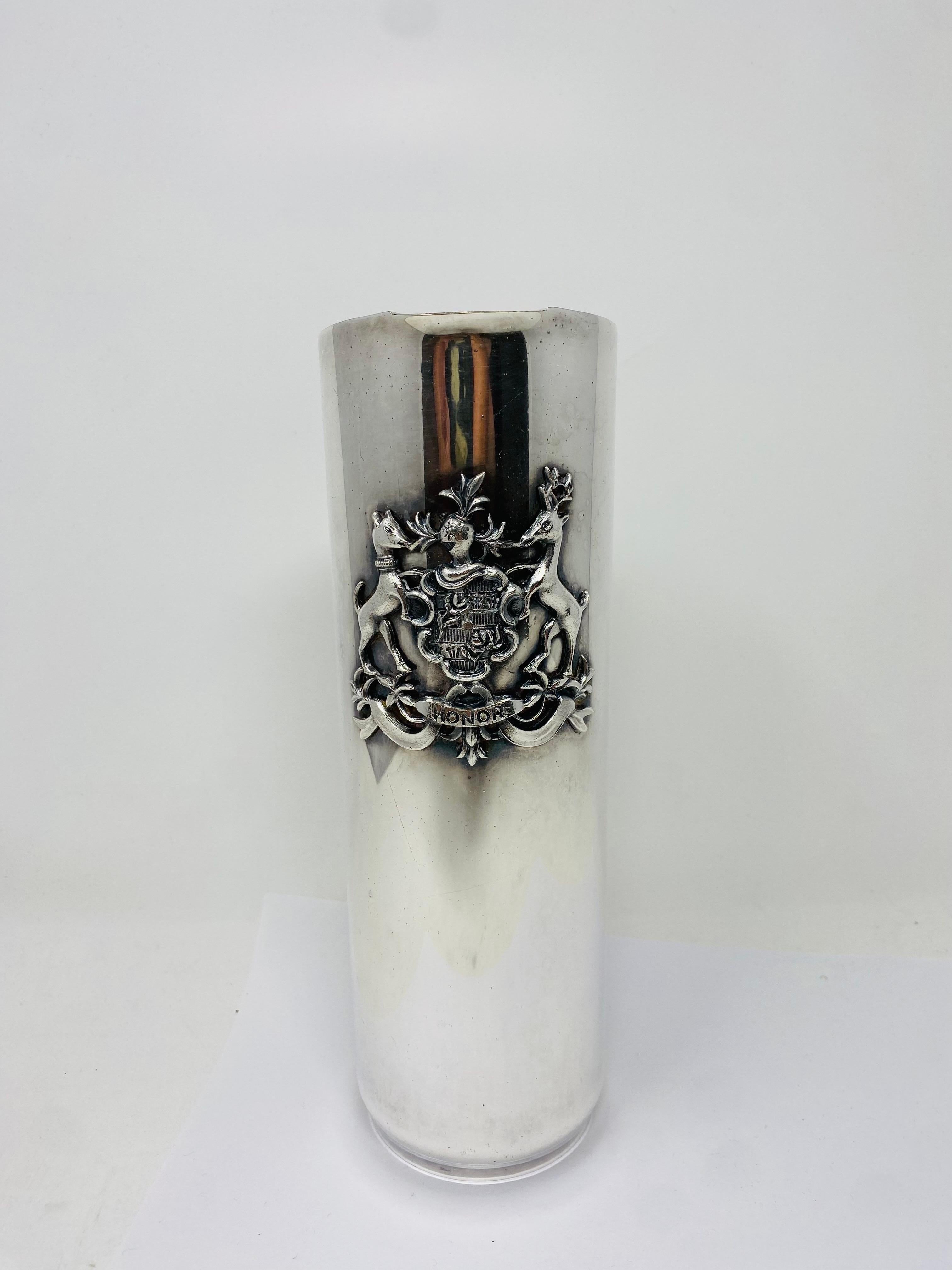 MCM Jarra con Escudo de Armas Plateada Made in Italy en Bueno estado para la venta en San Diego, CA