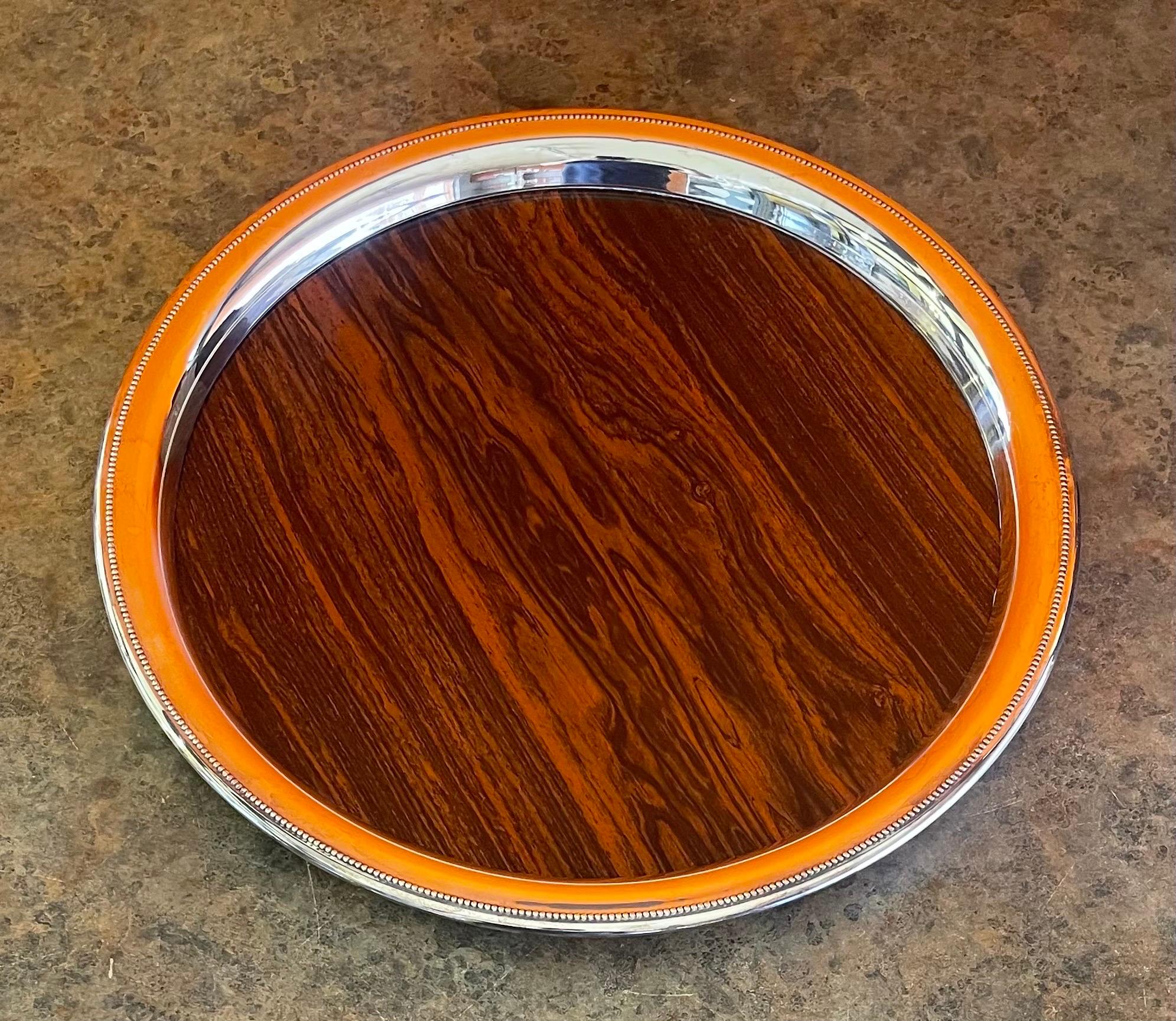 Bandeja para servir MCM Silverplate & Rosewood Formica de Sheffield Silver Co. en Bueno estado para la venta en San Diego, CA