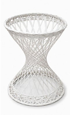 Fioriera a forma di clessidra con piedistallo in fibra di vetro filata MCM, in stile Russell Woodard