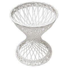Fioriera a forma di clessidra con piedistallo in fibra di vetro filata MCM, in stile Russell Woodard