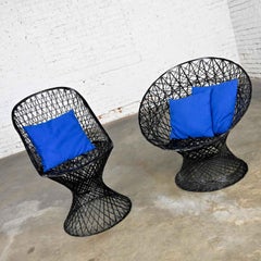 MCM Spun Fiberglas Outdoor Stühle Mismatched Pair 1 Slipper & 1 Hoop Chair