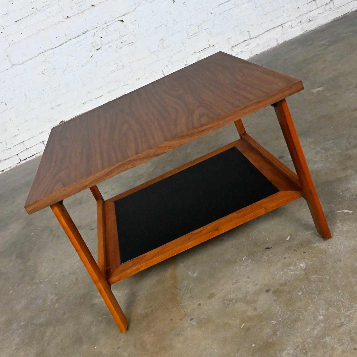 MCM Square Walnut End Table Lower Shelf Black Faux Leather Insert Laminate Top In Good Condition For Sale In Topeka, KS