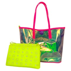 MCM SS2019 Neonrosa PVC-Tasche in Metallic-Optik