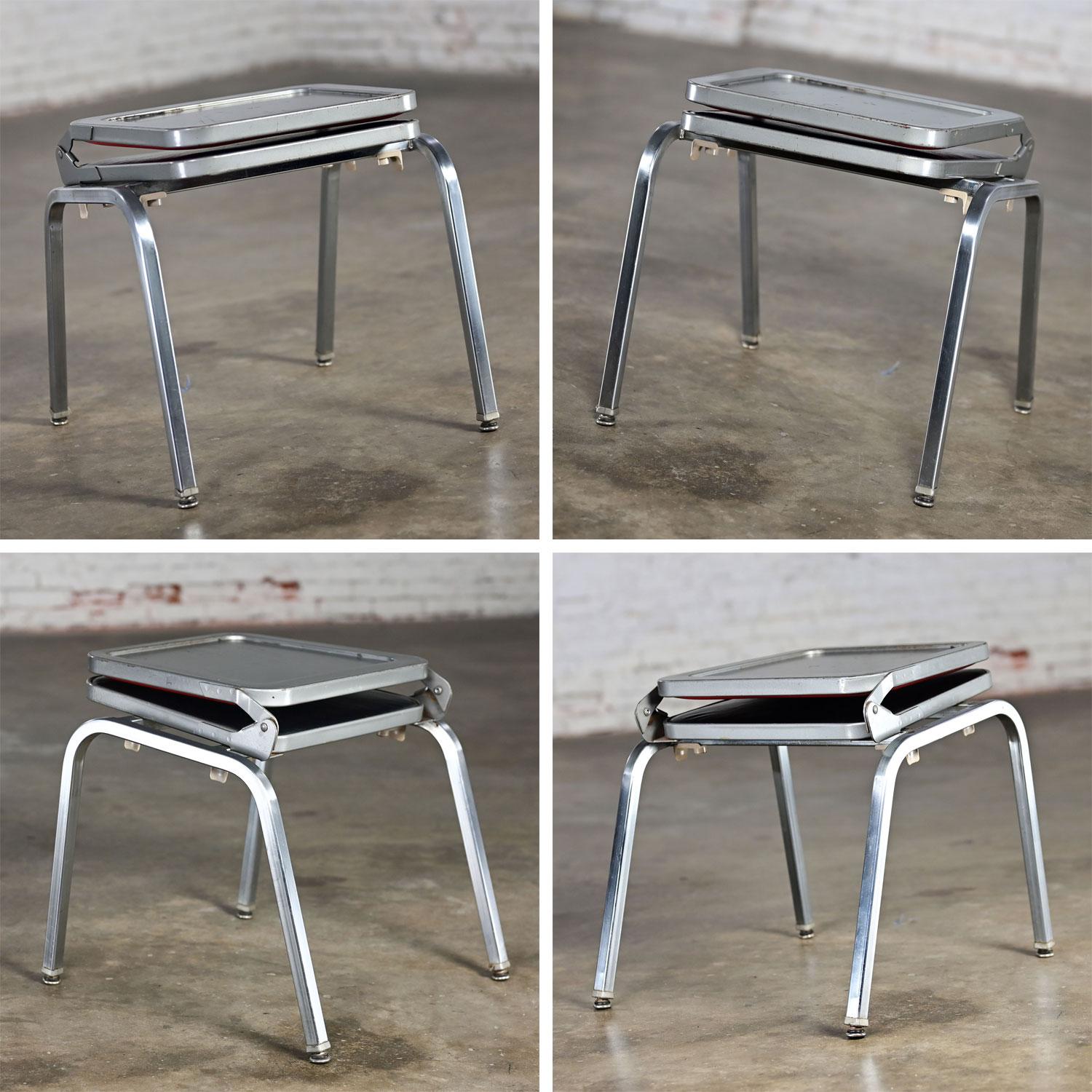 Table d'appoint pour chaise pliante de MCM Stackables par Krueger Structure en acier Vinyle rouge et noir en vente 7