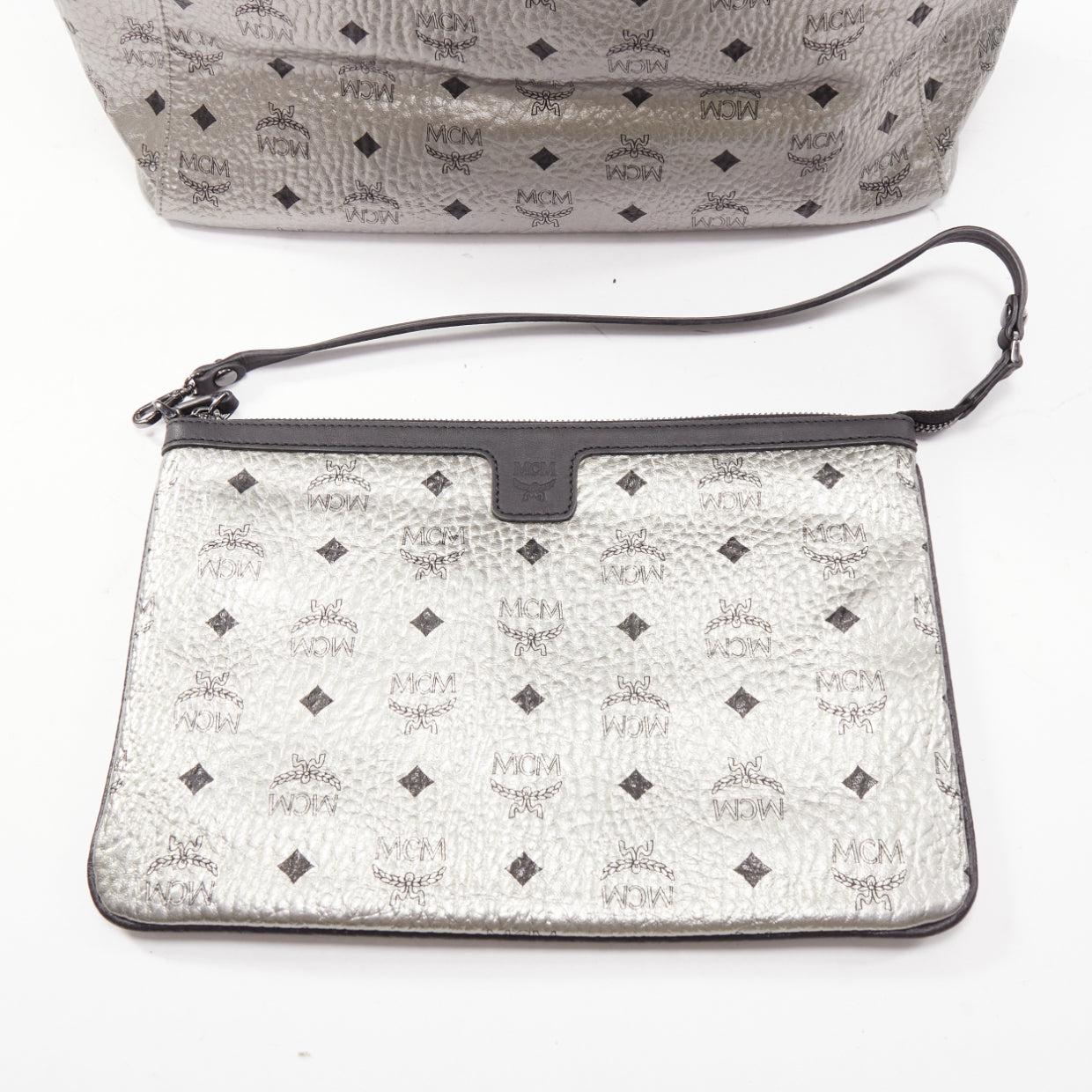 Bolso tote MCM Stardust Reversible Medium Shopper plateado con estampado Viseto Galaxy 6