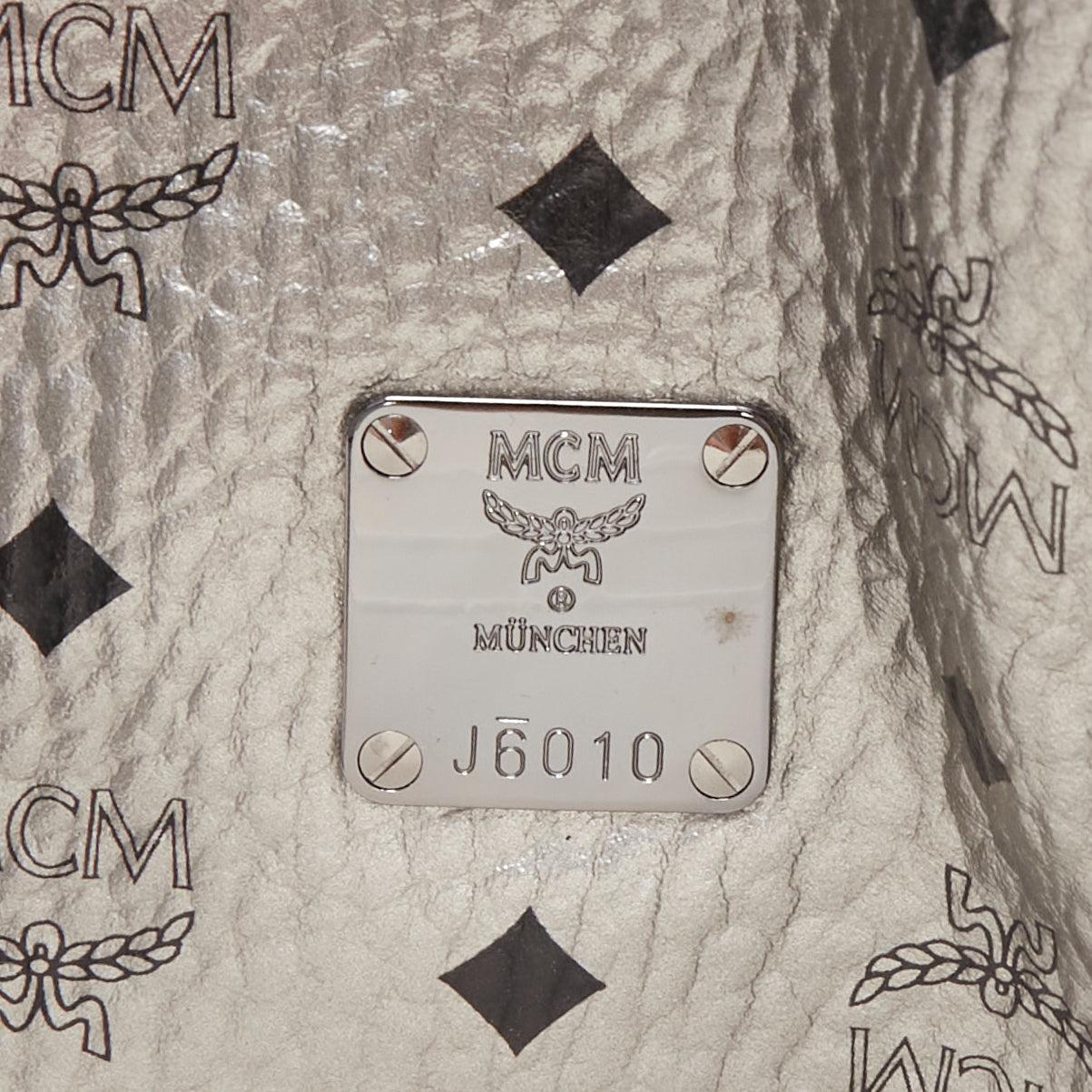 Bolso tote MCM Stardust Reversible Medium Shopper plateado con estampado Viseto Galaxy 2