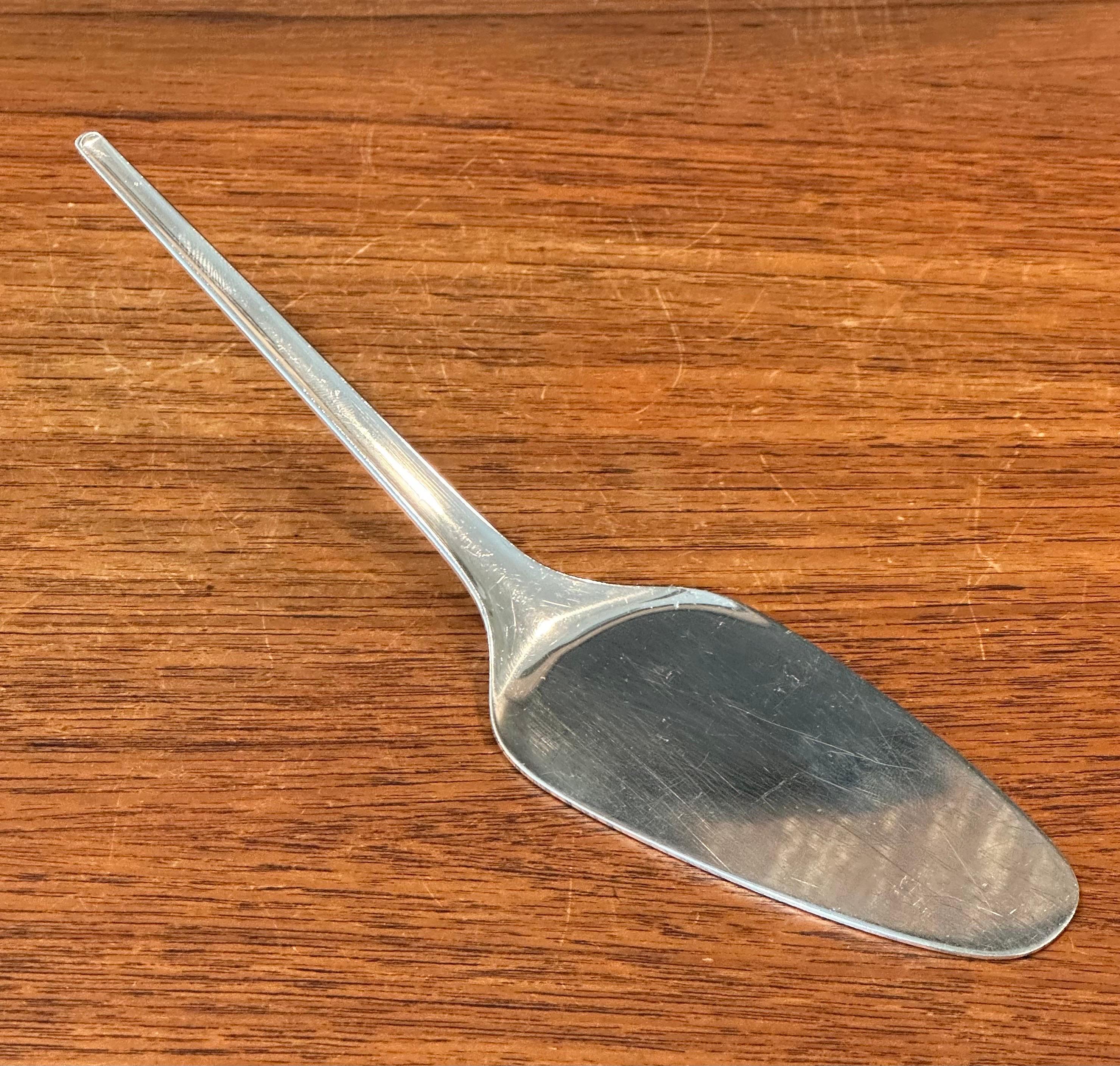 Servidor de tartas minimalista MCM 