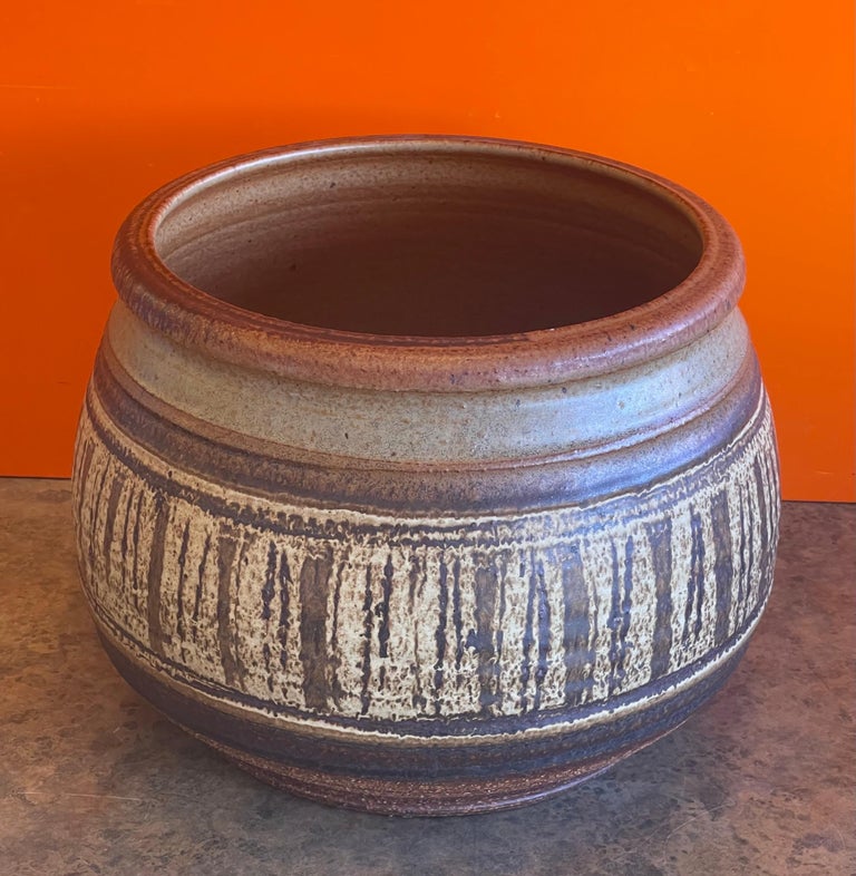 MCM stoneware studio pottery planter, circa 1970s. This gorgeous wheel thrown and hand finished bowl has a wonderful vintage design and measures a substantial 12.5