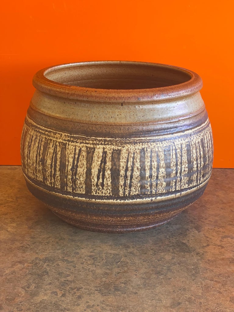 MCM Stoneware Studio Pottery Planter In Good Condition For Sale In San Diego, CA