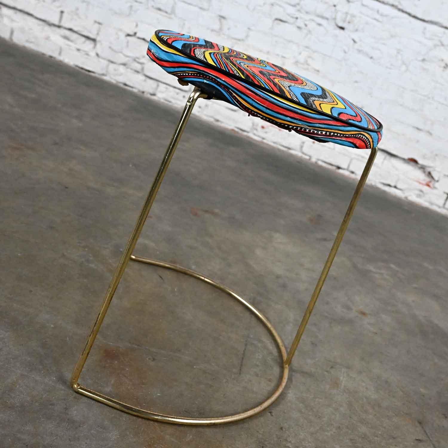 MCM Stool with Round Colorful Vinyl Seat & Brass Plated Steel Asymmetric Base In Good Condition For Sale In Topeka, KS