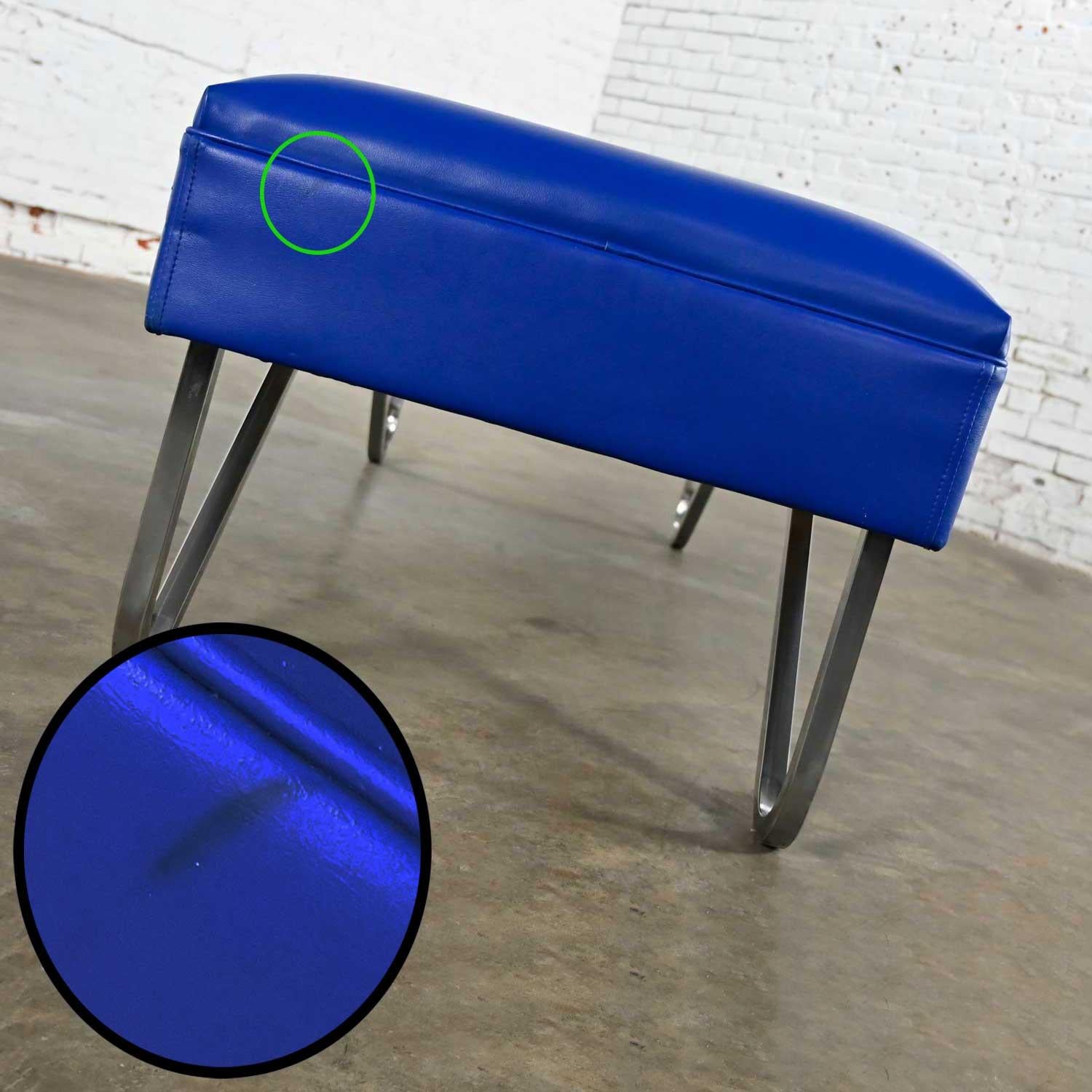 Chaise réglable industrielle moderne et Streamline de MCM en vinyle bleu royal et chrome en vente 3