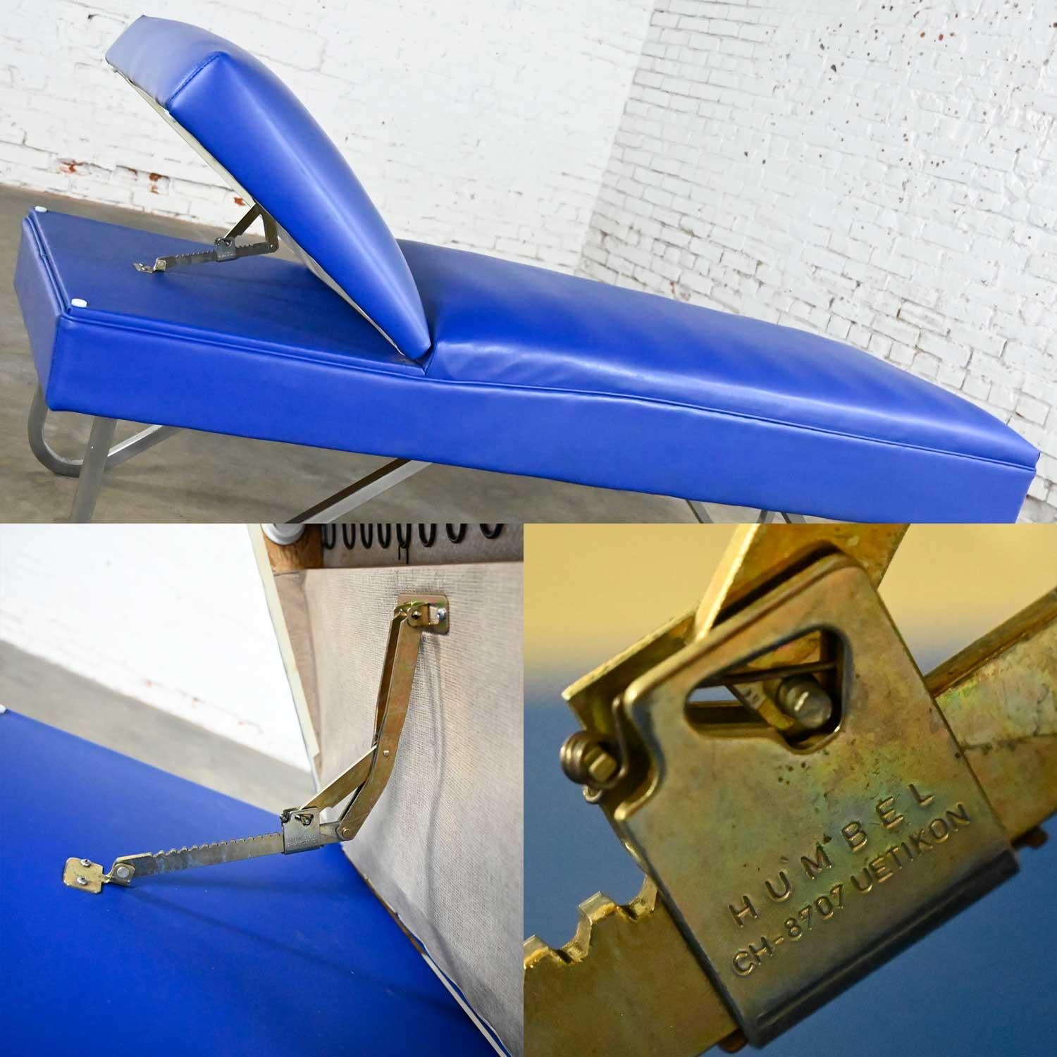 Chaise réglable industrielle moderne et Streamline de MCM en vinyle bleu royal et chrome en vente 4