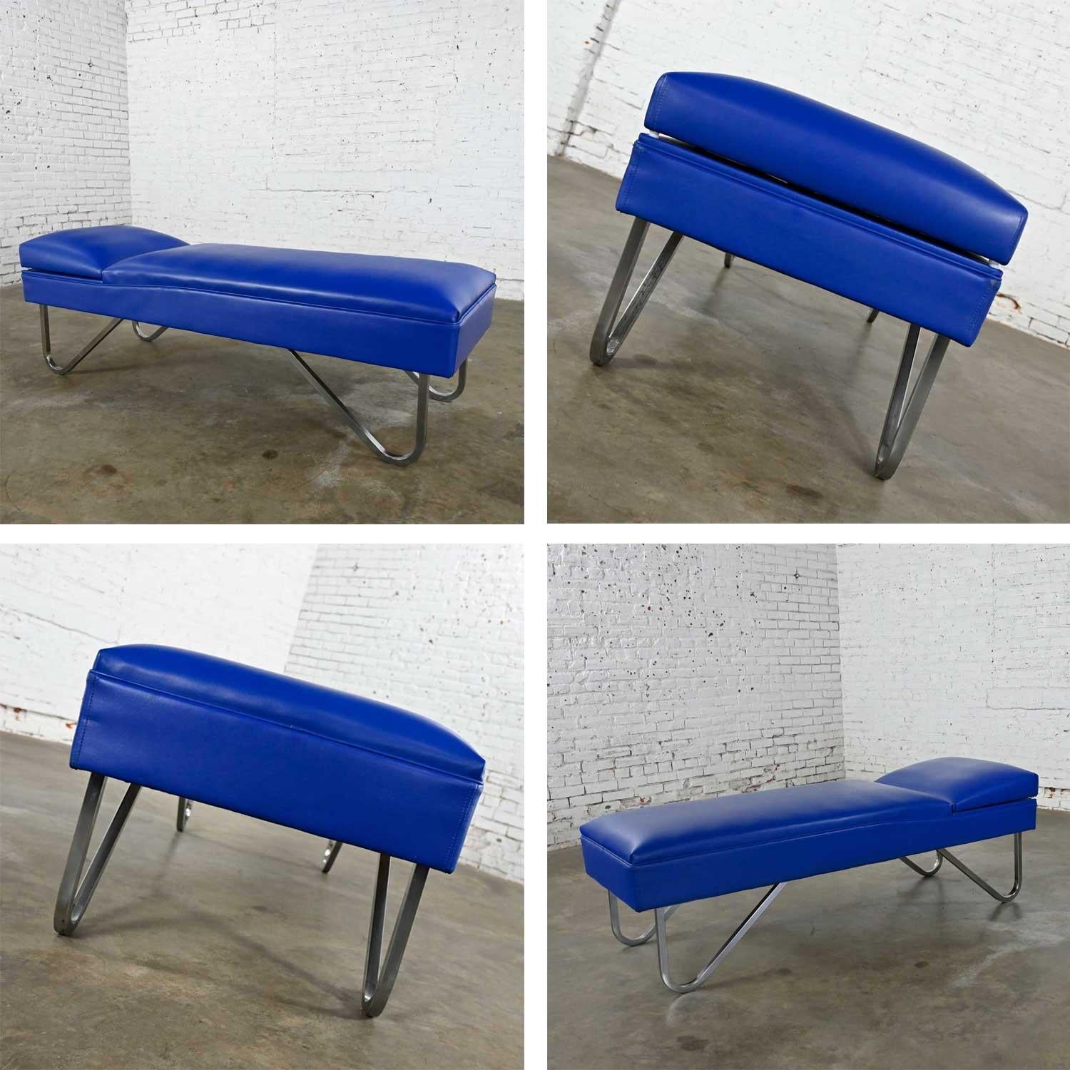 Chaise réglable industrielle moderne et Streamline de MCM en vinyle bleu royal et chrome en vente 6