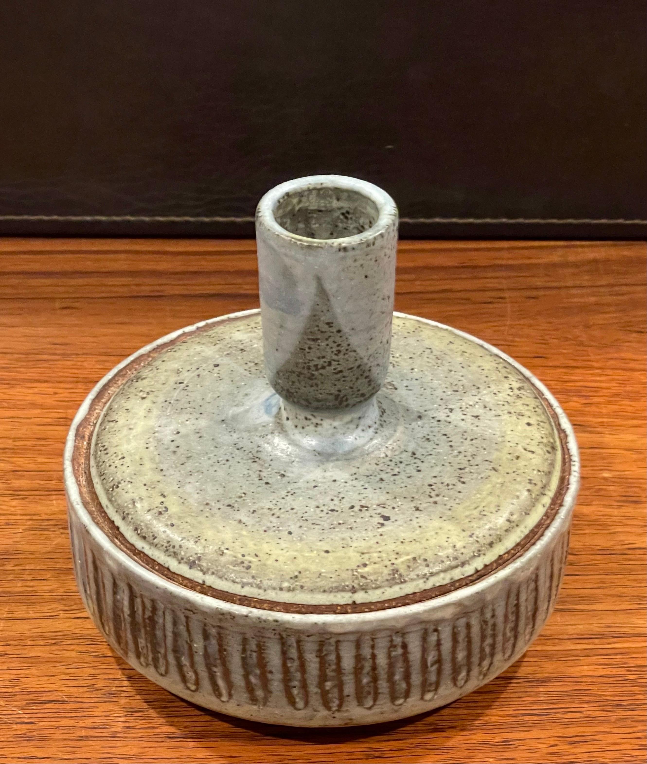 Fatto a mano MCM Studio Pottery Vaso con coperchio in gres di Joel Edwards in vendita