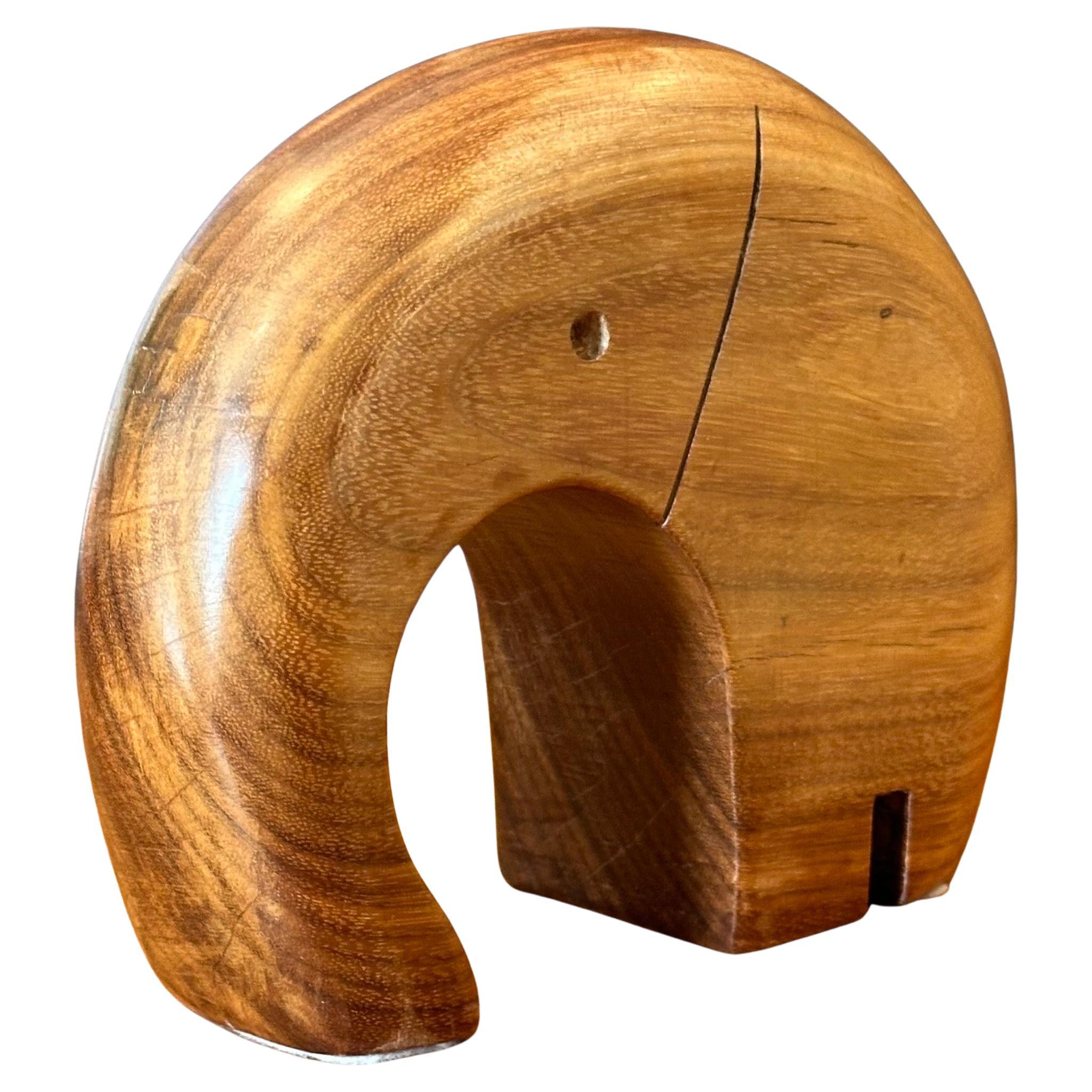 Mid-Century moderno Scultura Elefante circolare in noce stilizzato MCM in vendita