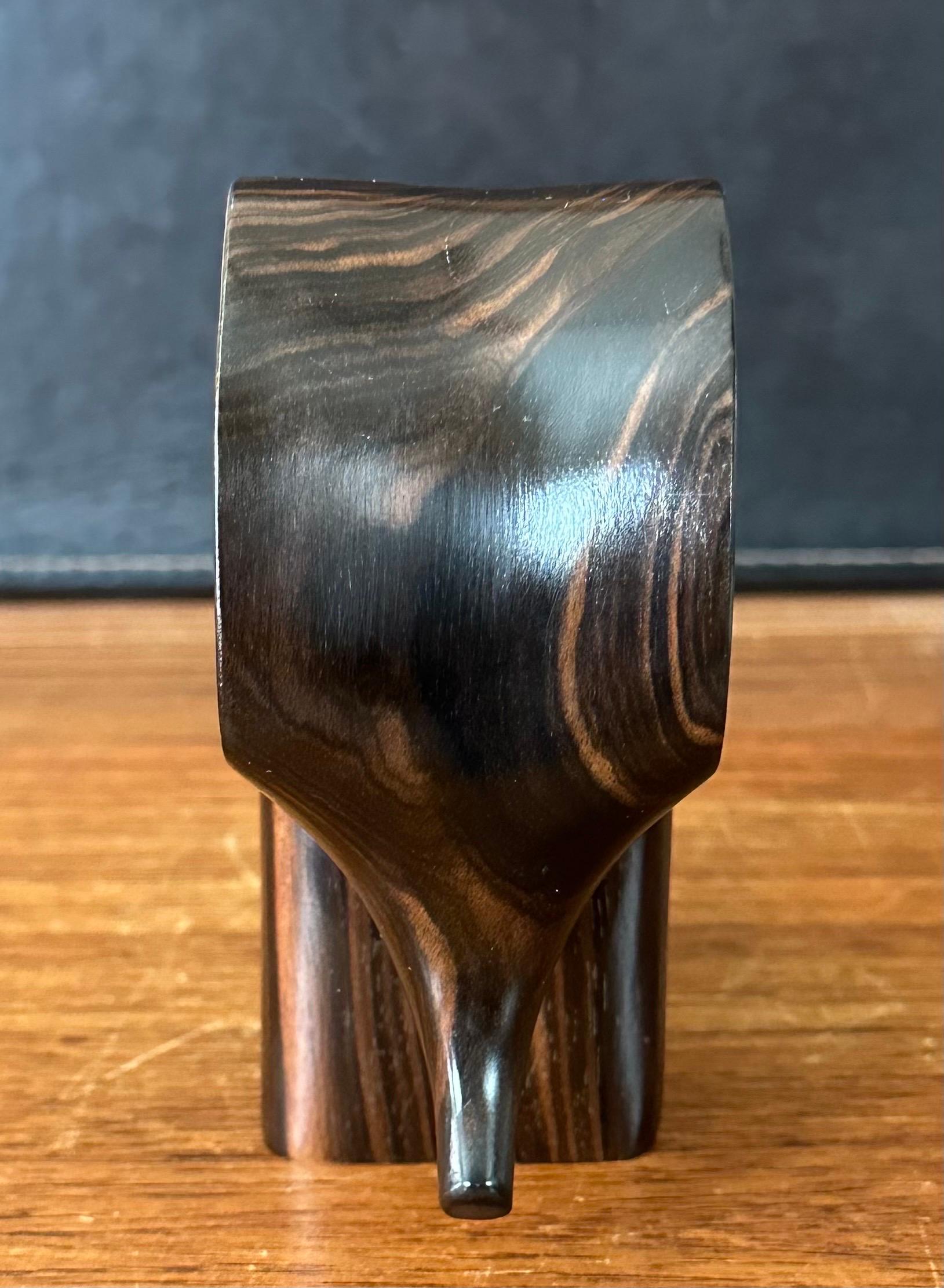 Sculpté à la main Sculpture d'éléphant stylisée en bois zébré MCM en vente