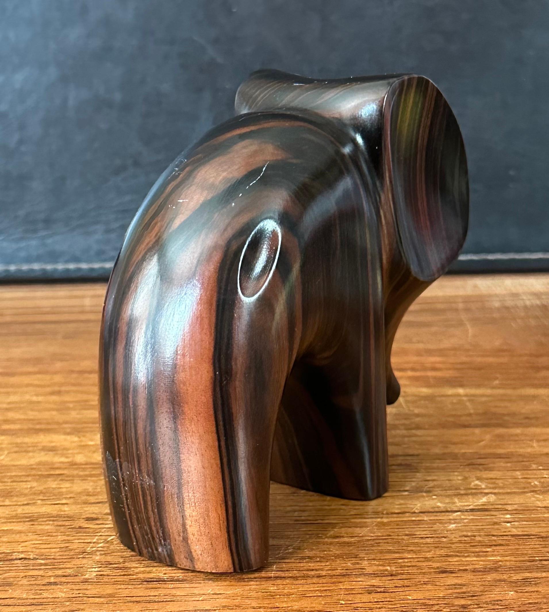 20ième siècle Sculpture d'éléphant stylisée en bois zébré MCM en vente