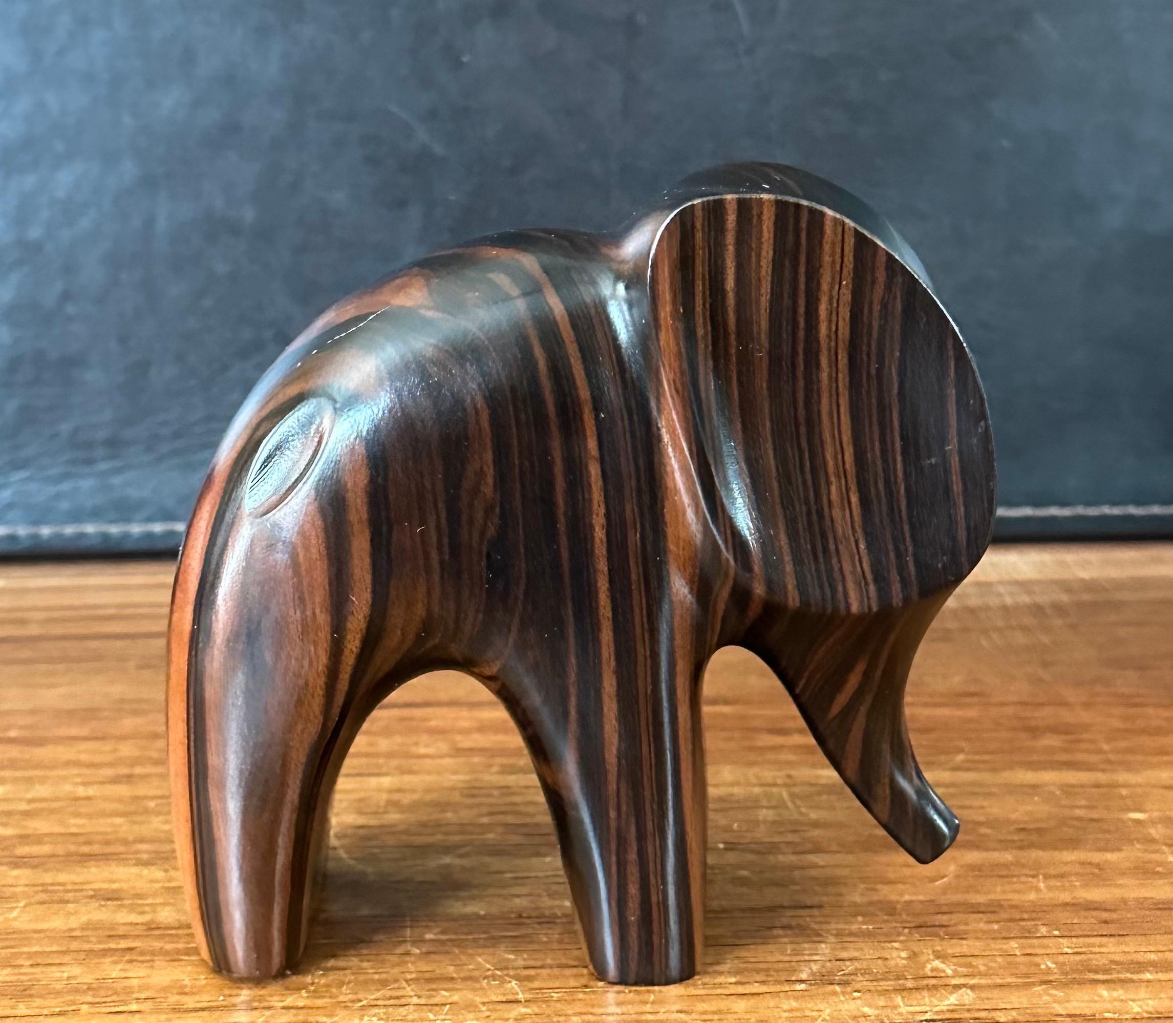 Zébrano Sculpture d'éléphant stylisée en bois zébré MCM en vente